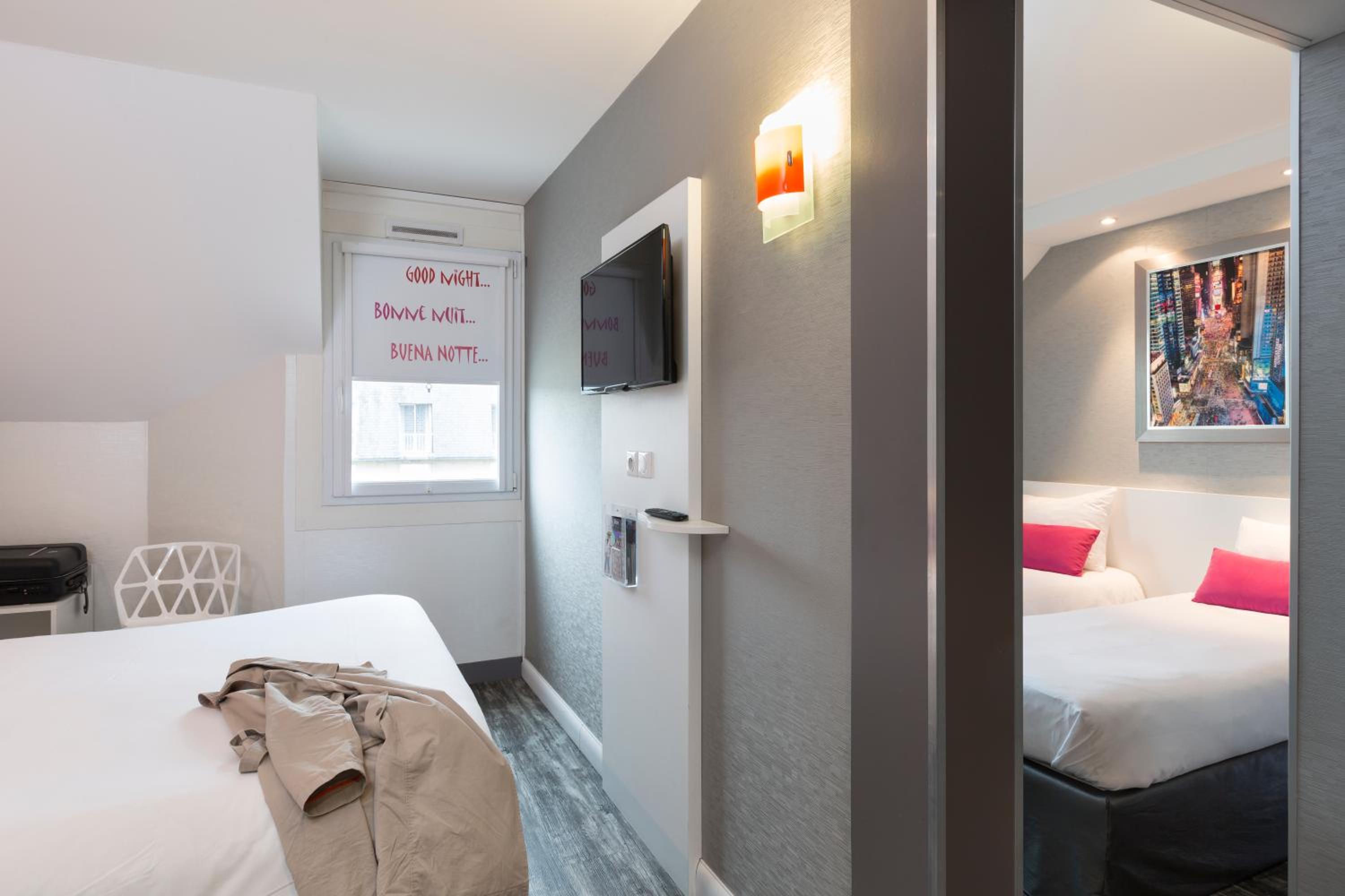 Standard Suite with One Double Bed and Two Single Beds - Photo 5