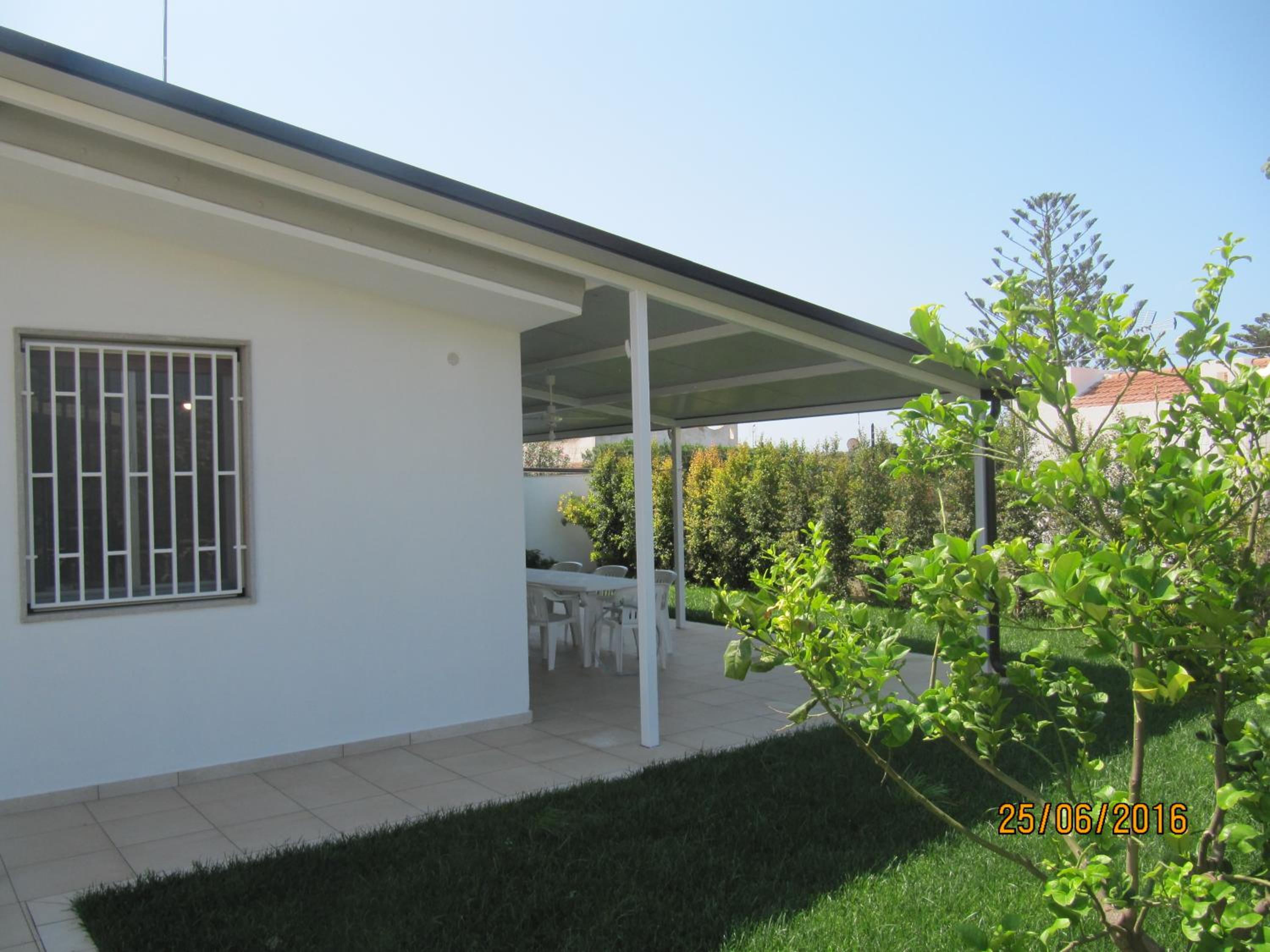 Three-Bedroom House photo 3
