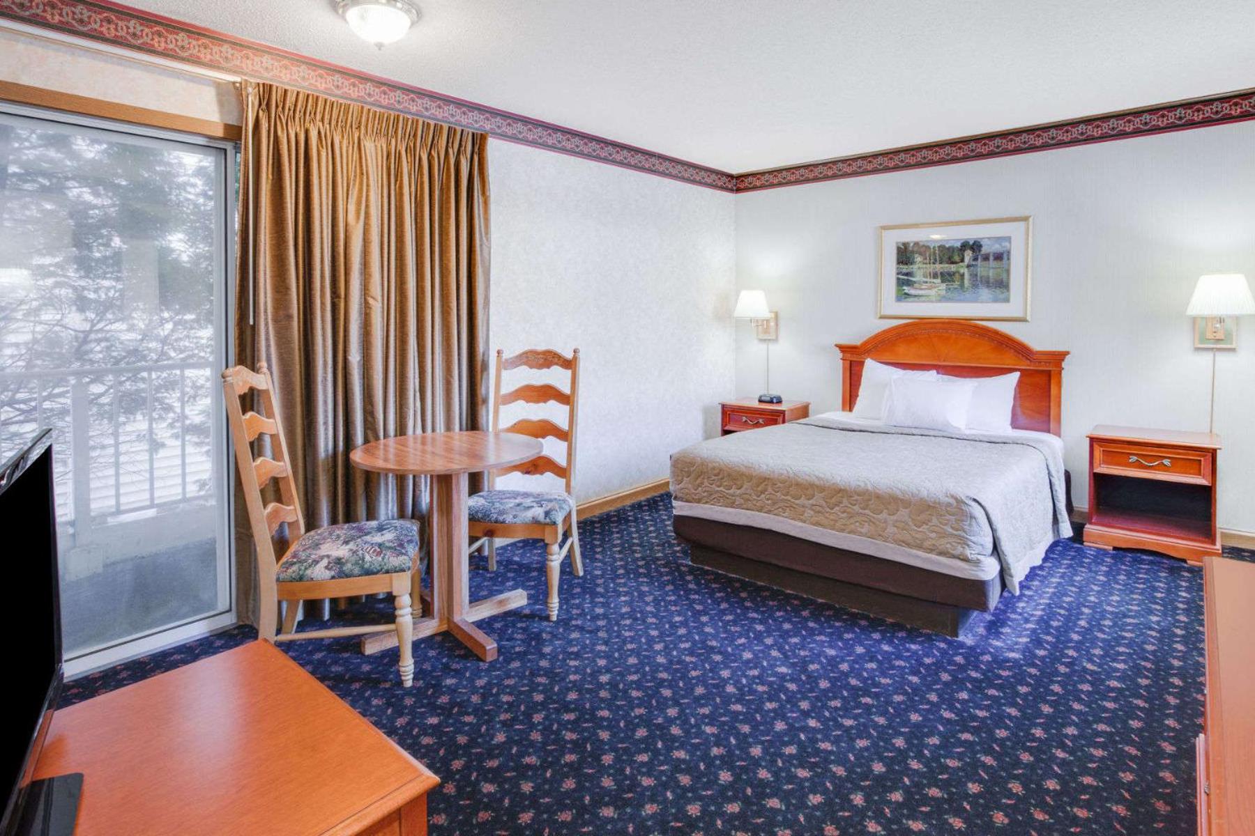 Lakefront Superior King Room - Non-Smoking - Photo 2