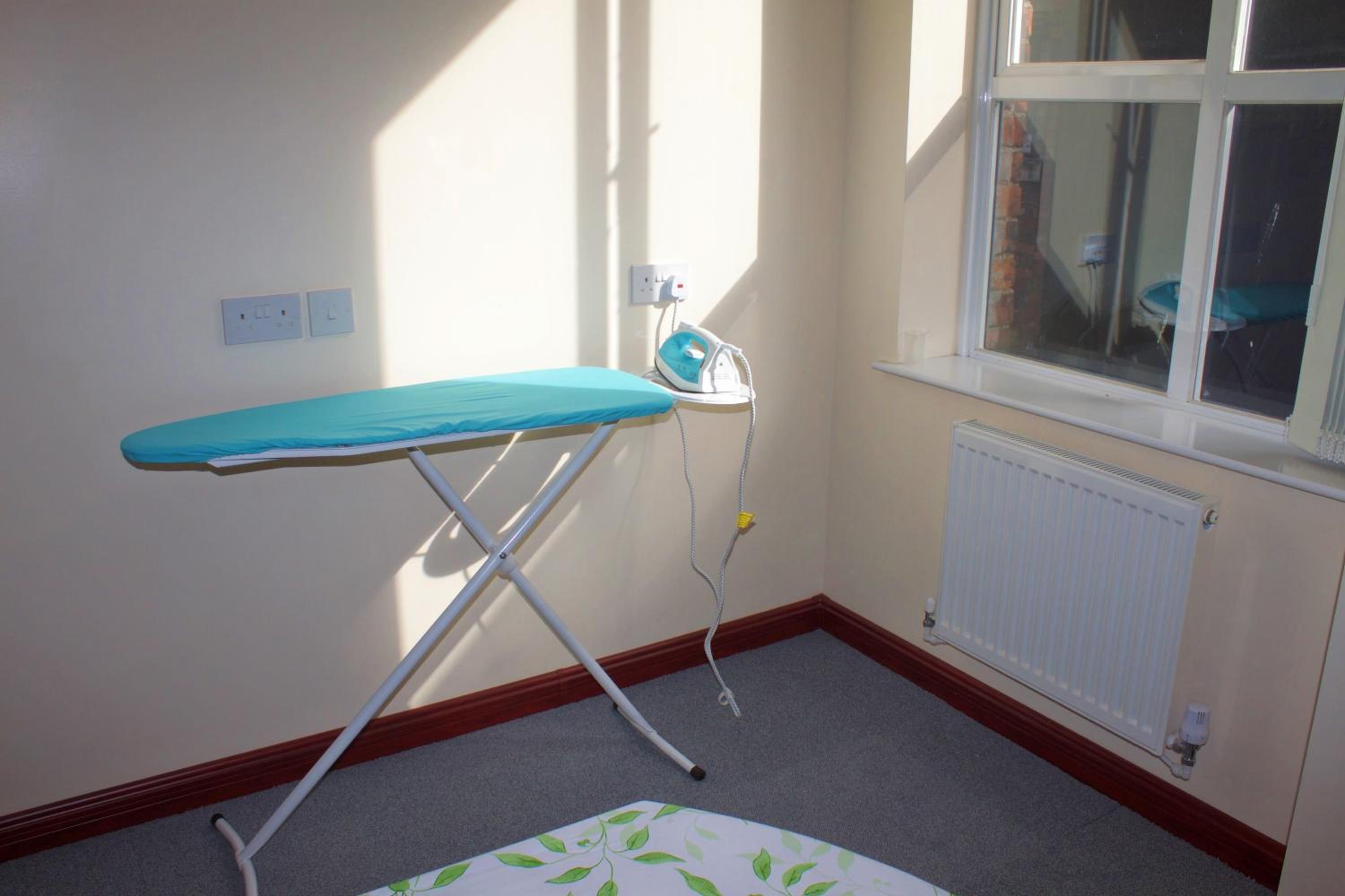 Double Room with Private Bathroom - Photo 14