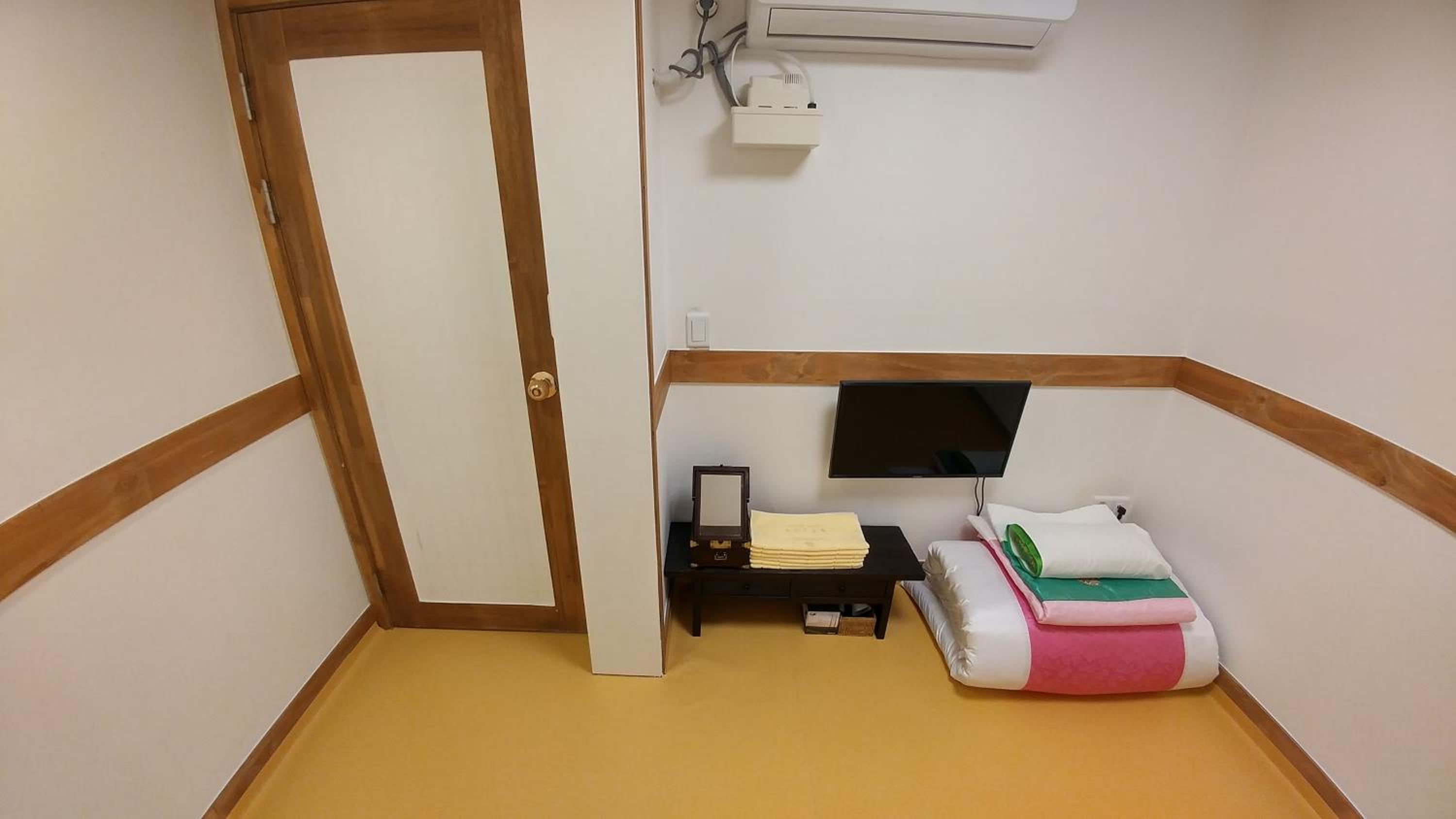 Double Room with Private Bathroom - Photo 3