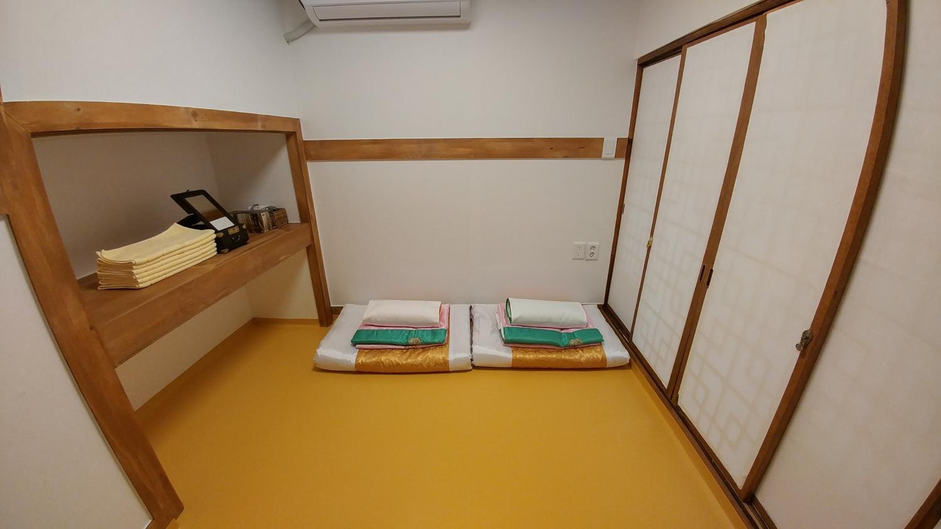 Double Room with Private Bathroom - Photo 1