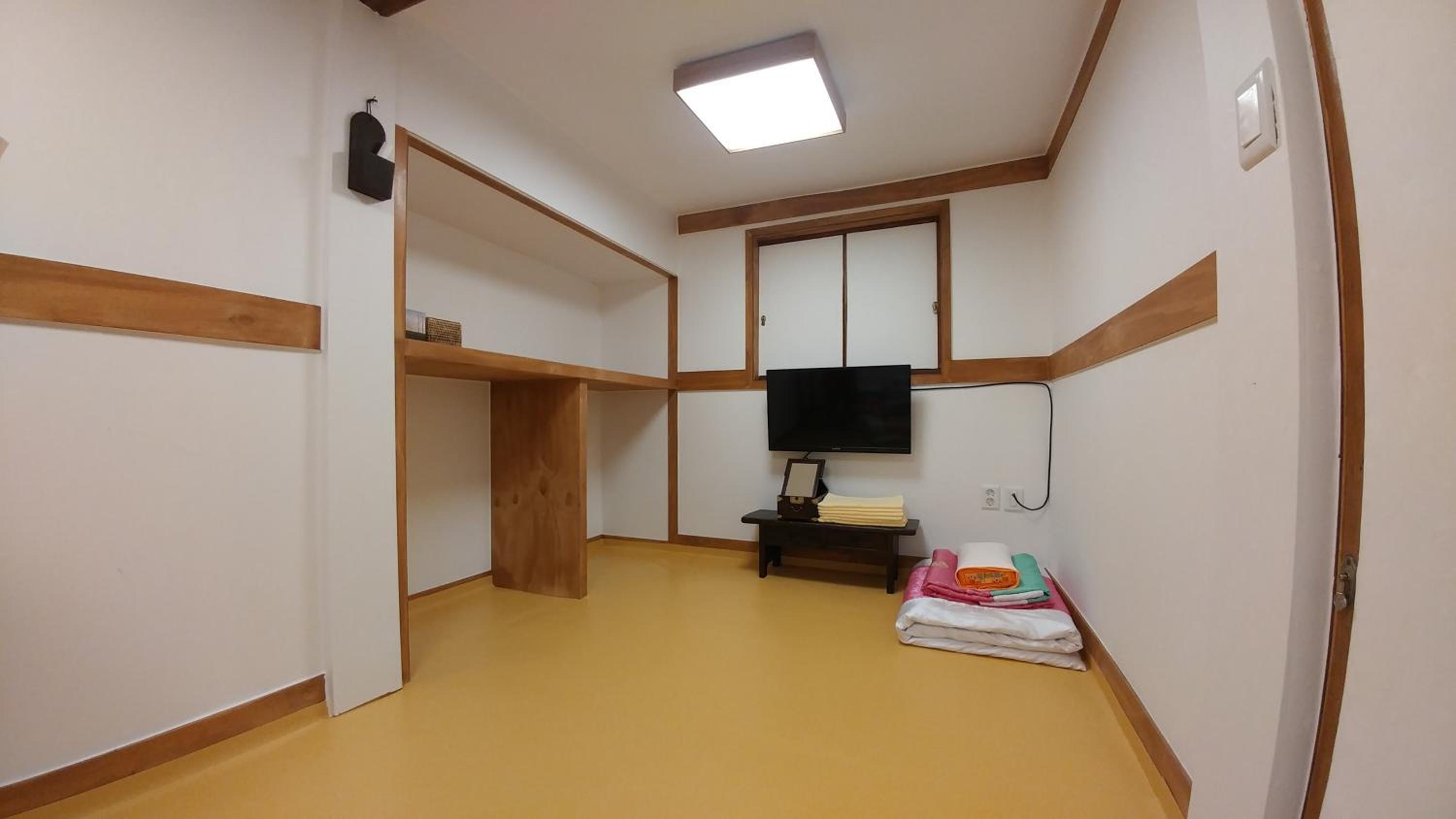 Quadruple Room with Private Bathroom - Photo 2