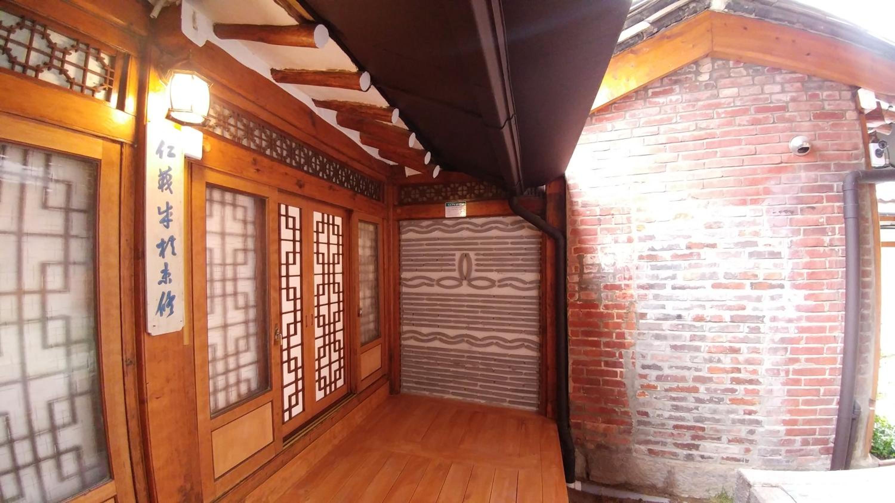 Quadruple Room with Private Bathroom - Photo 12