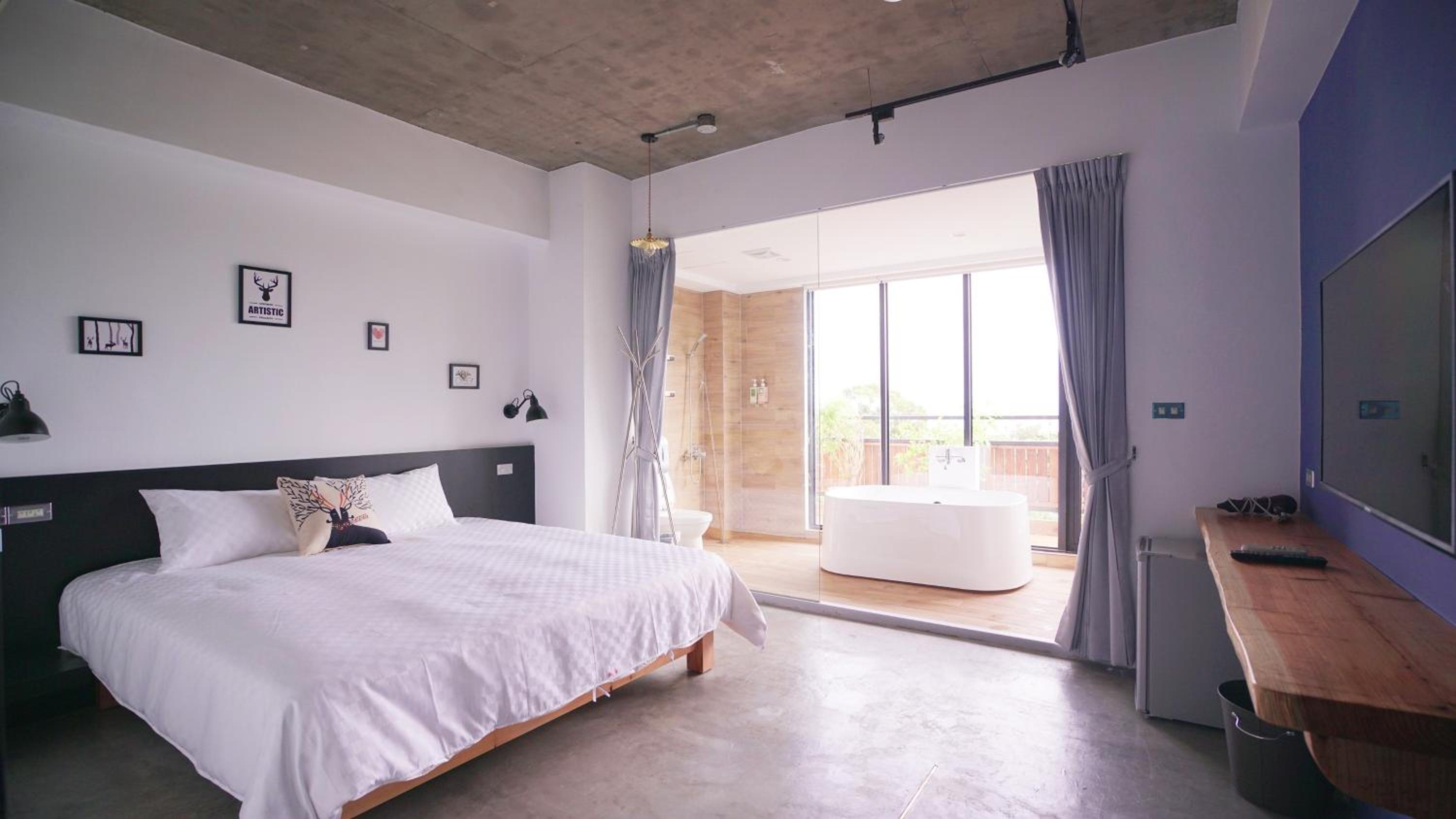 Deluxe Double Room with Balcony and Sea View