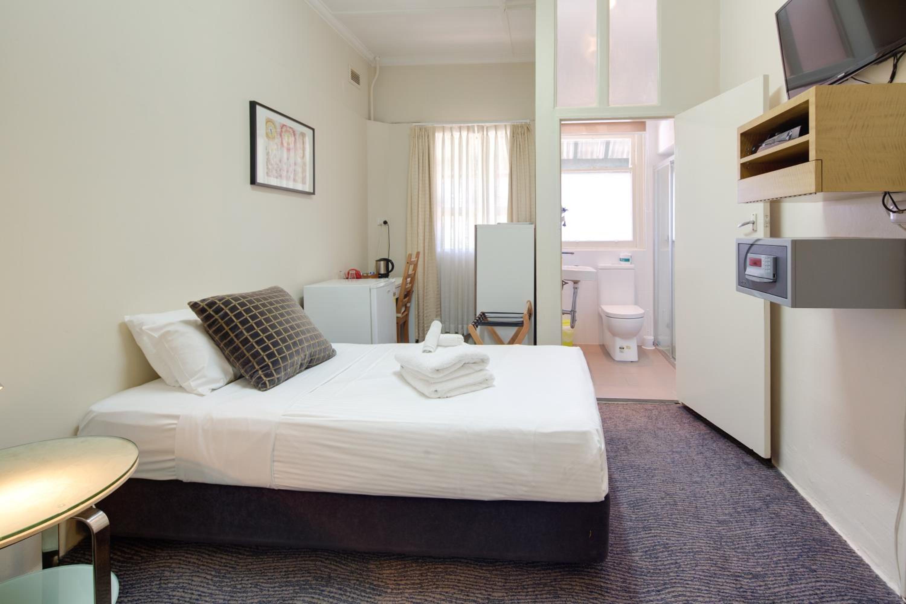 Twin Room with Private Bathroom