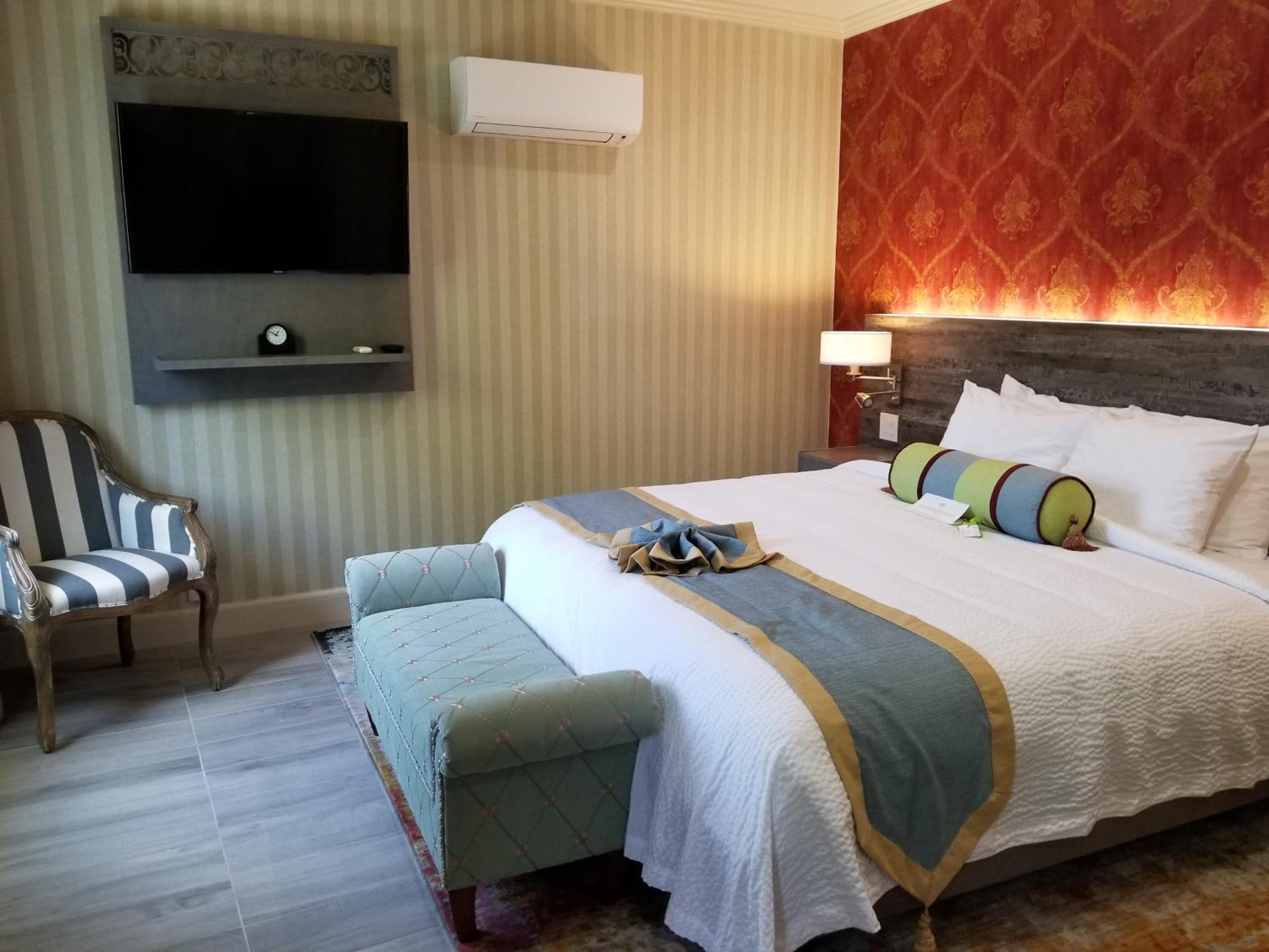 Standard King Room photo 2