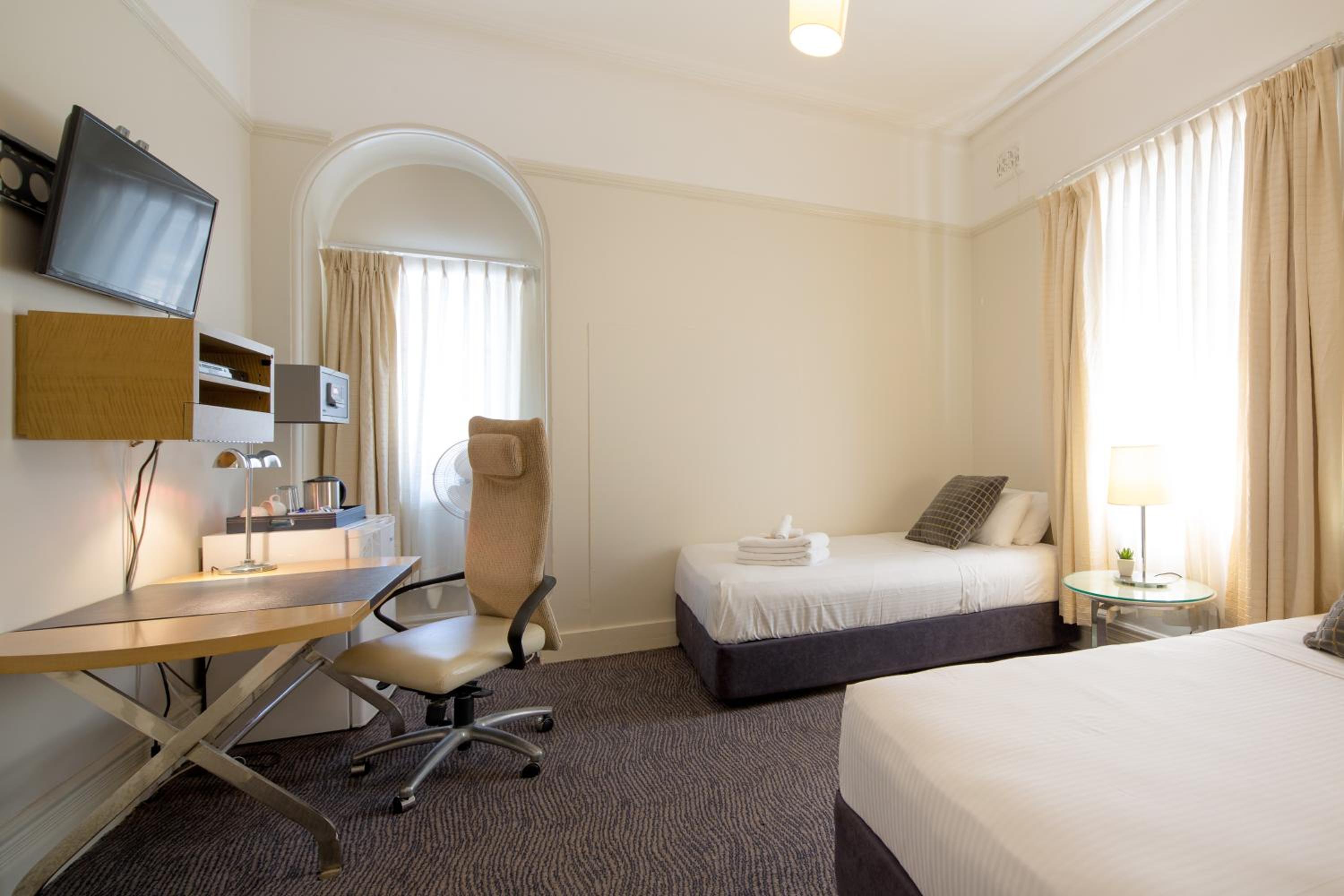 Twin Room with Private Bathroom thumbnail 5