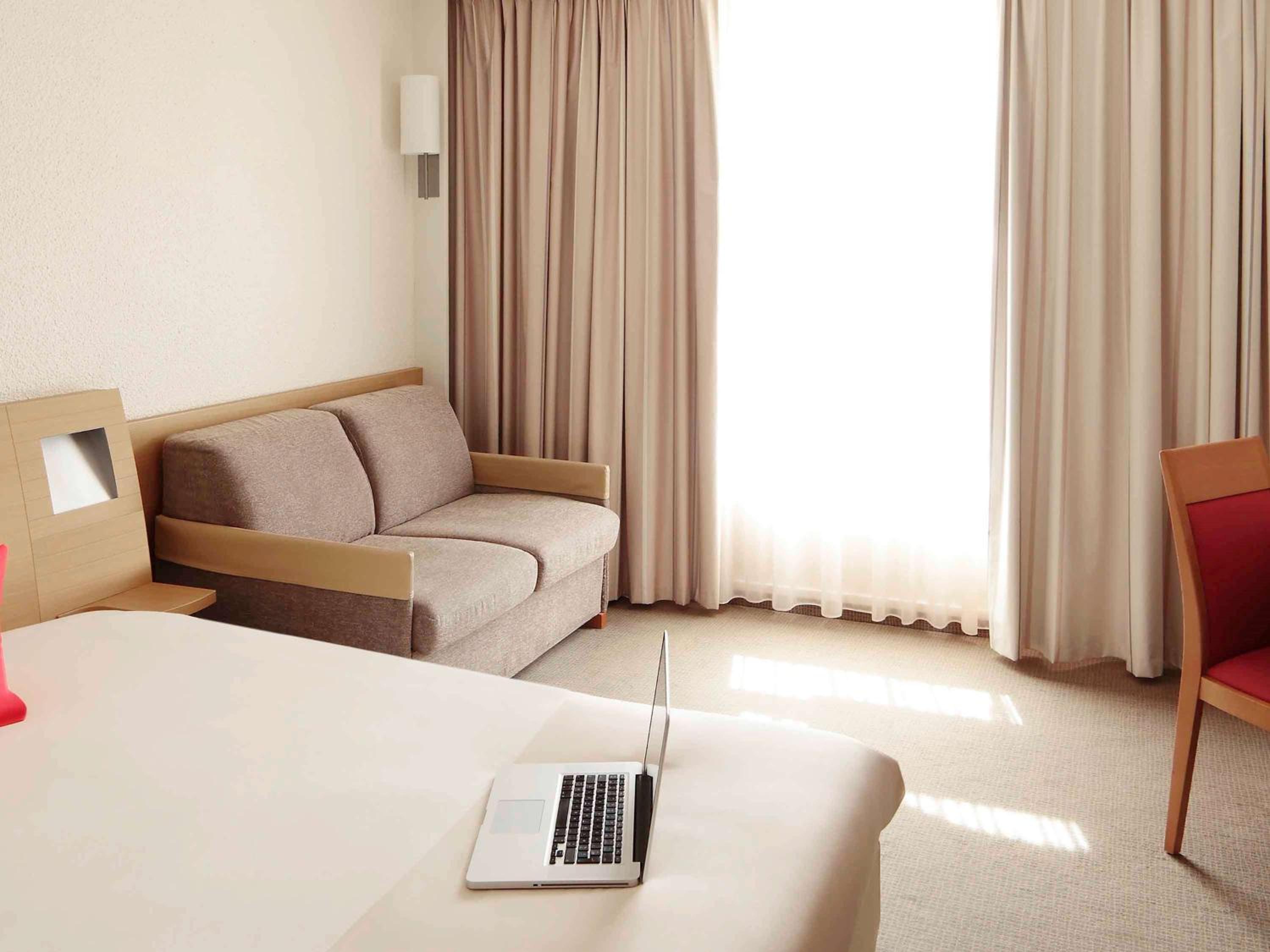 Superior Queen Room with Sofa - Photo 9
