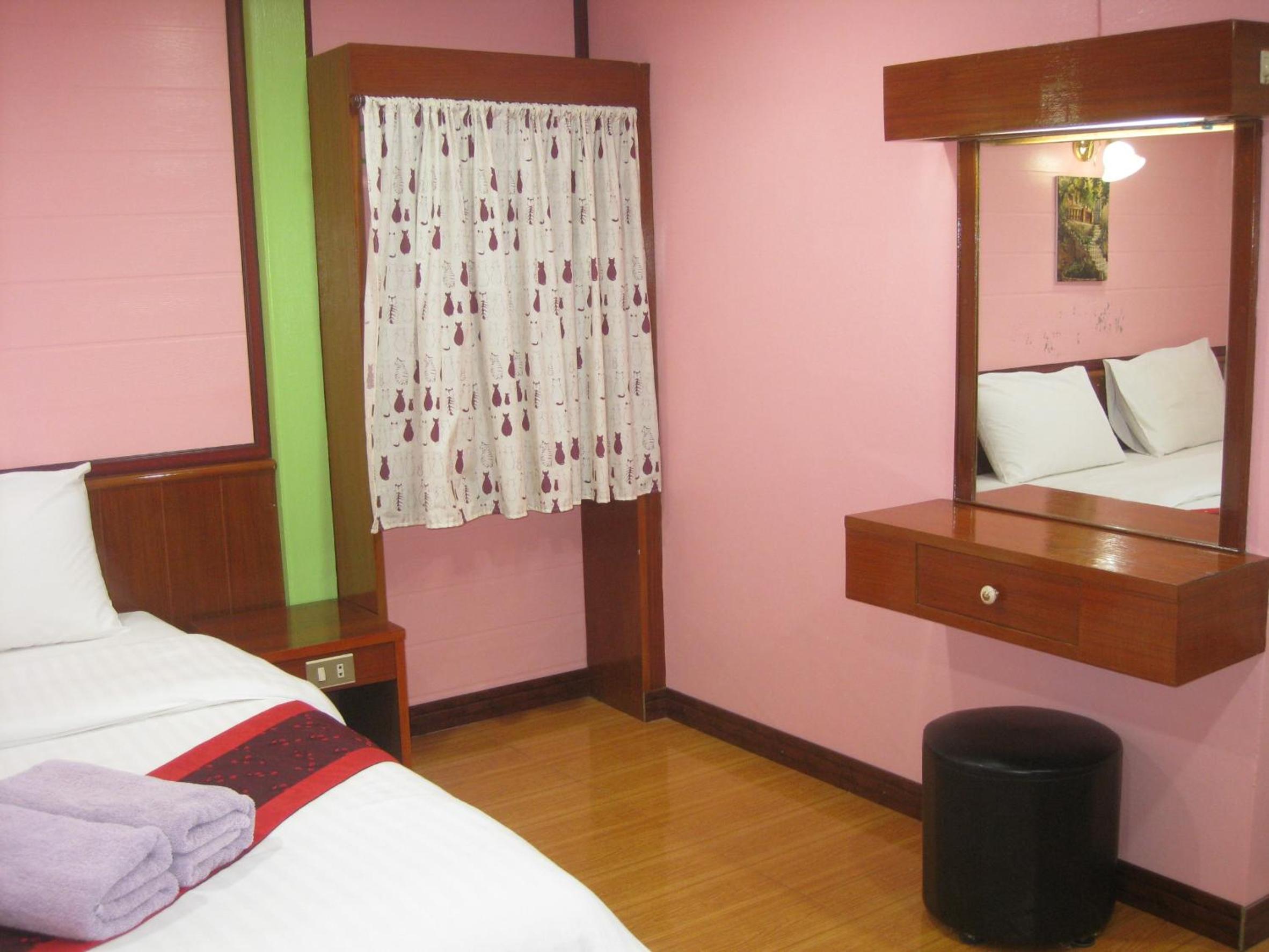 Double Room with Balcony - Photo 13