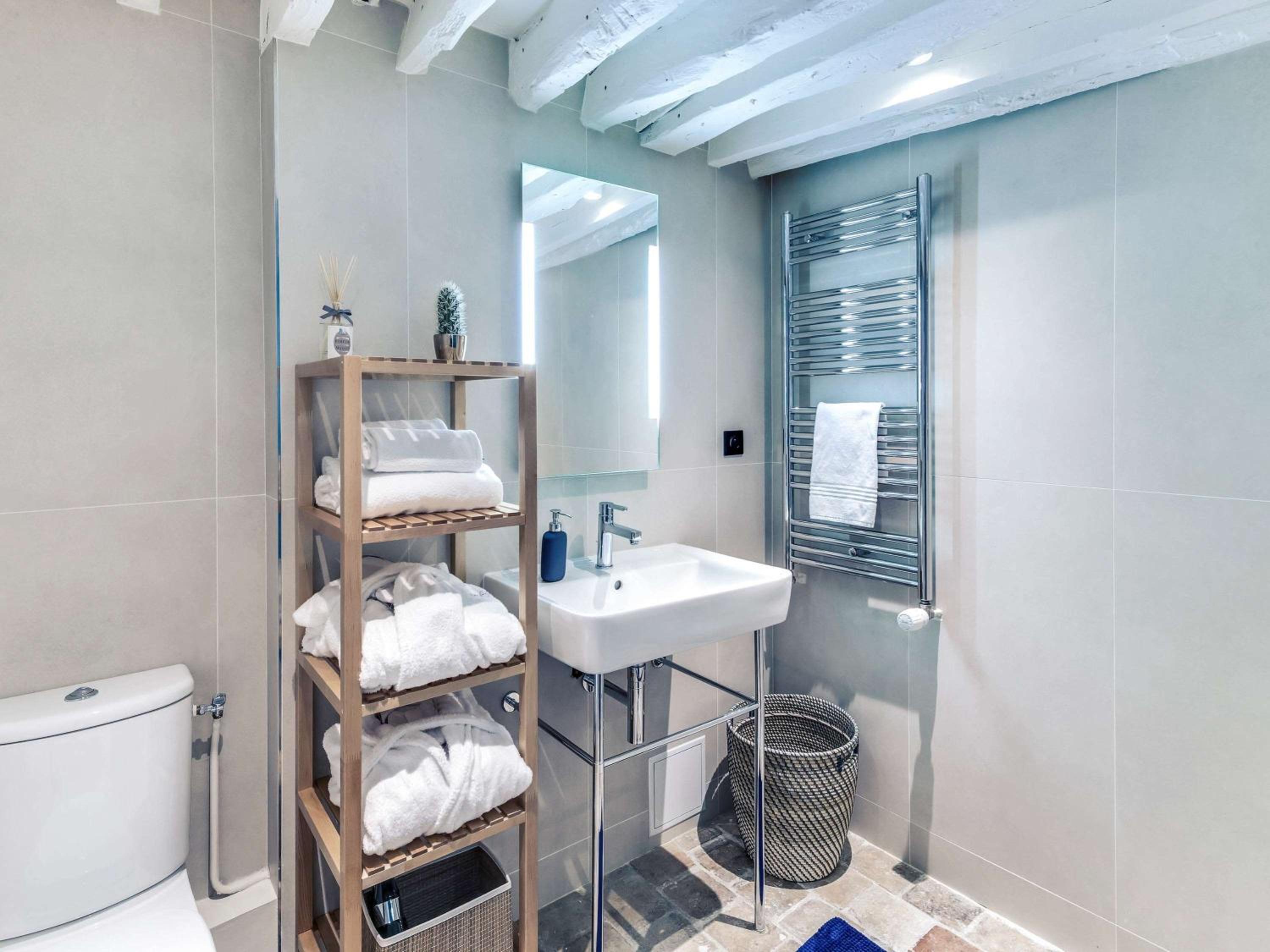 One-Bedroom Duplex Apartment photo 2