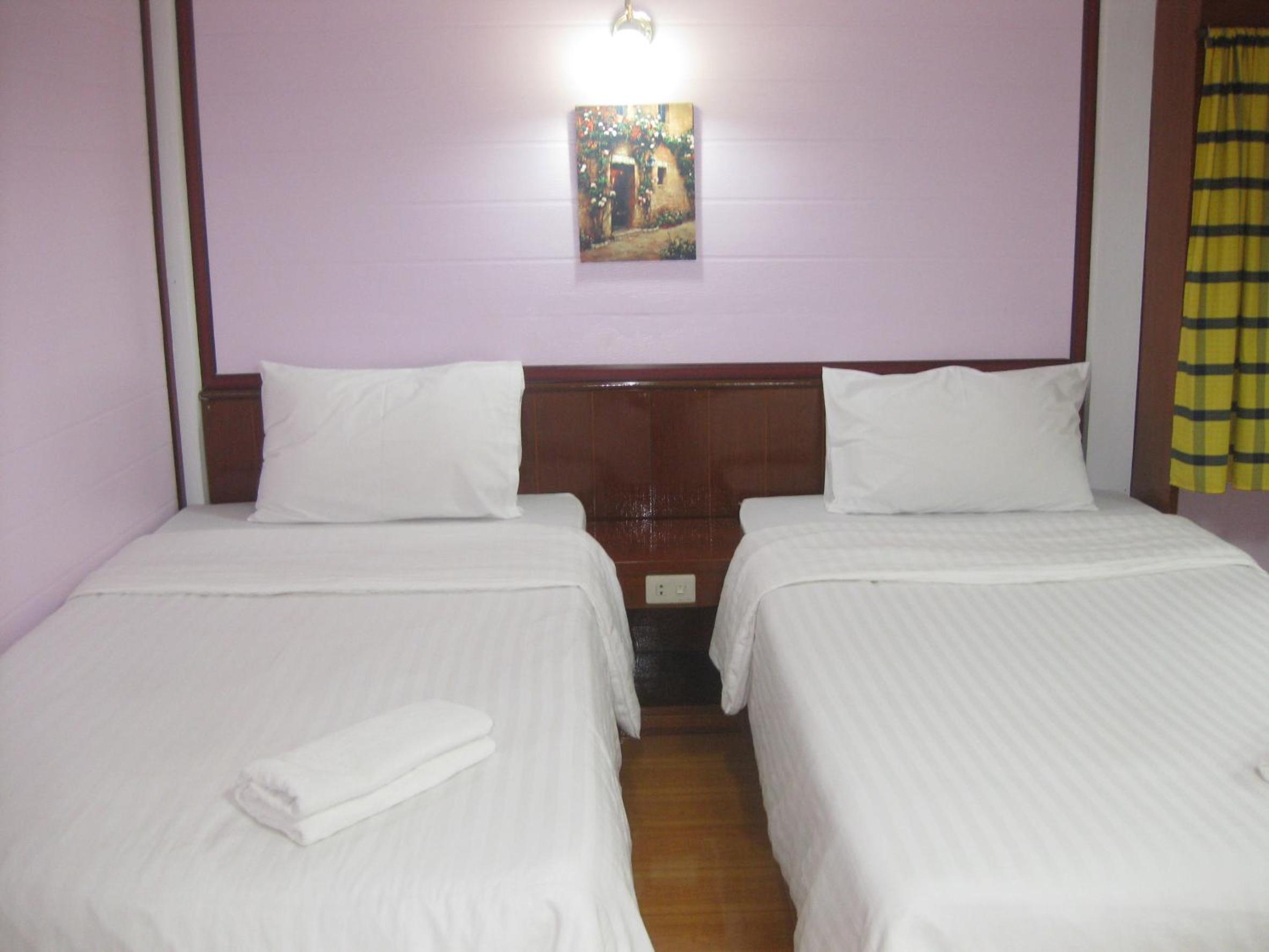 Twin Room with Balcony - Photo 3