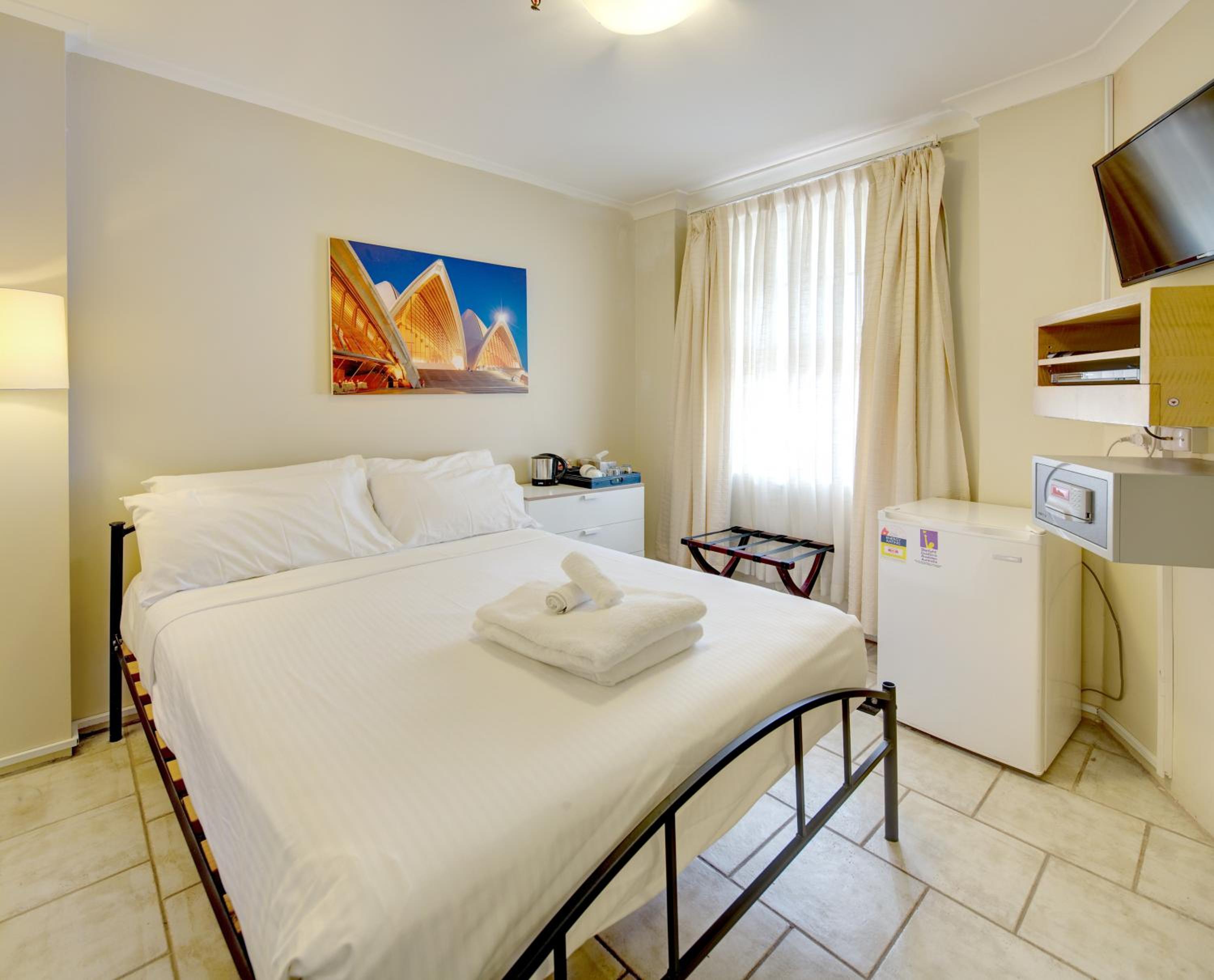 Budget Double Room with Shared Bathroom