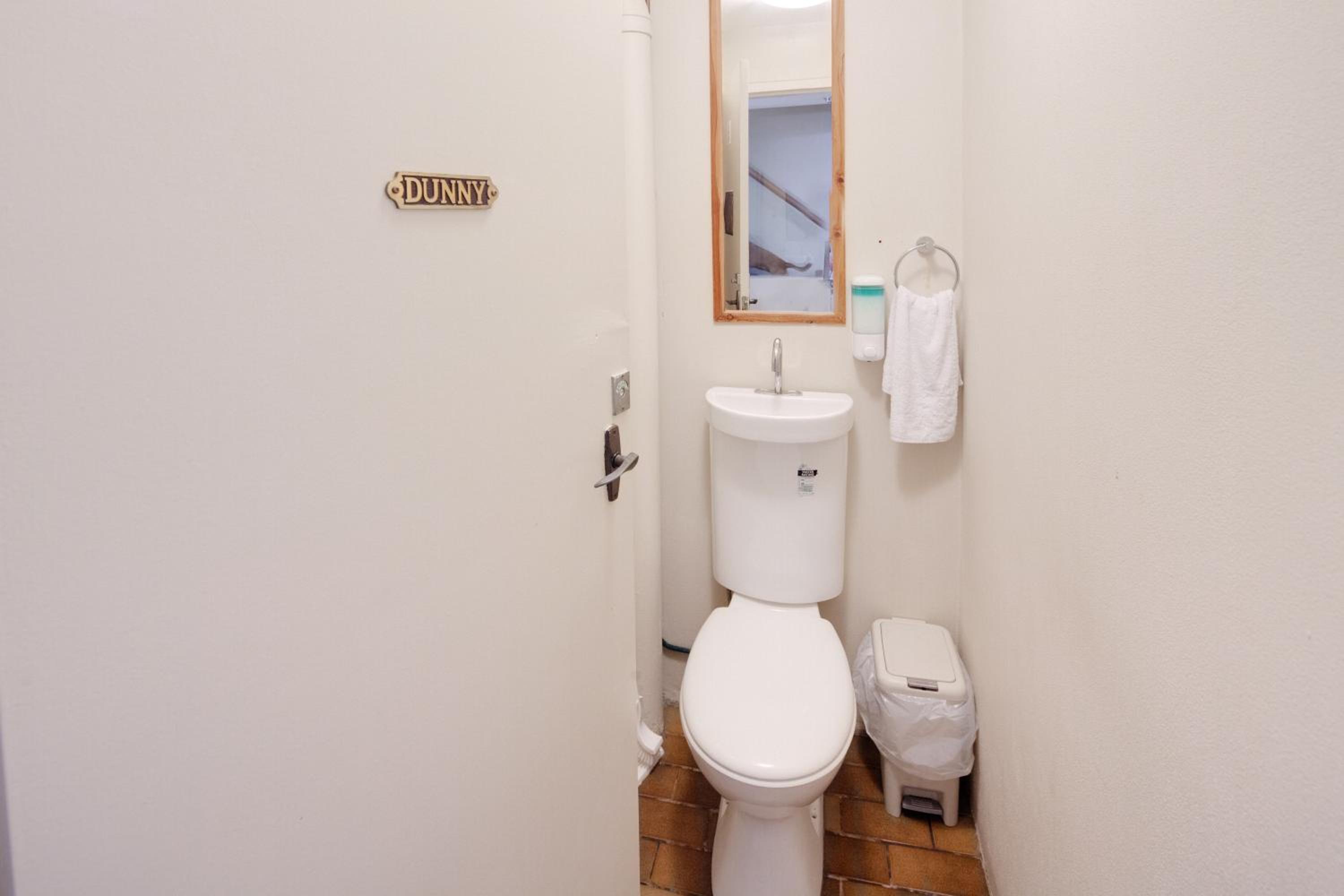 Budget Double Room with Shared Bathroom thumbnail 5
