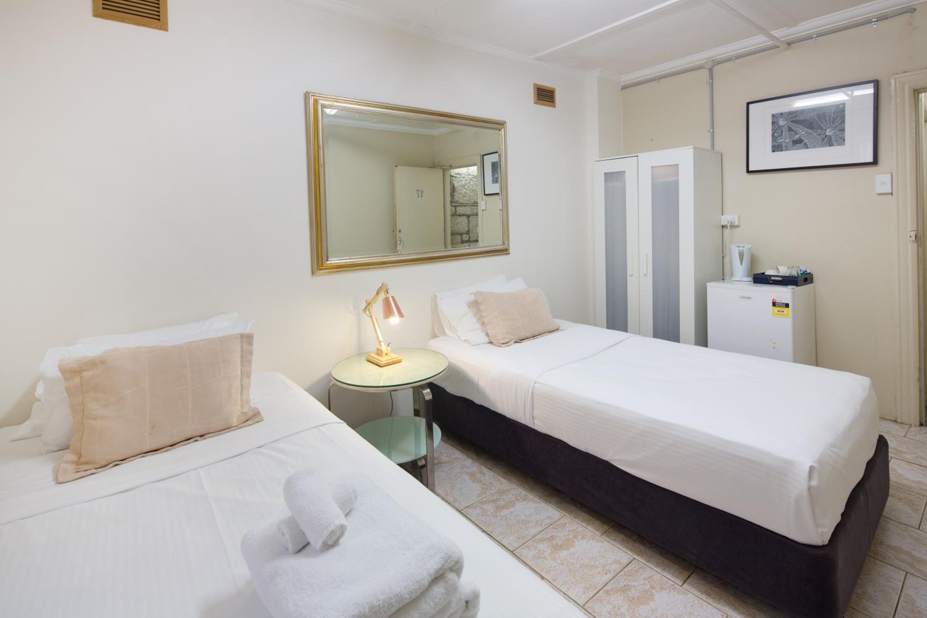 Budget Twin Room with Shared Bathroom
