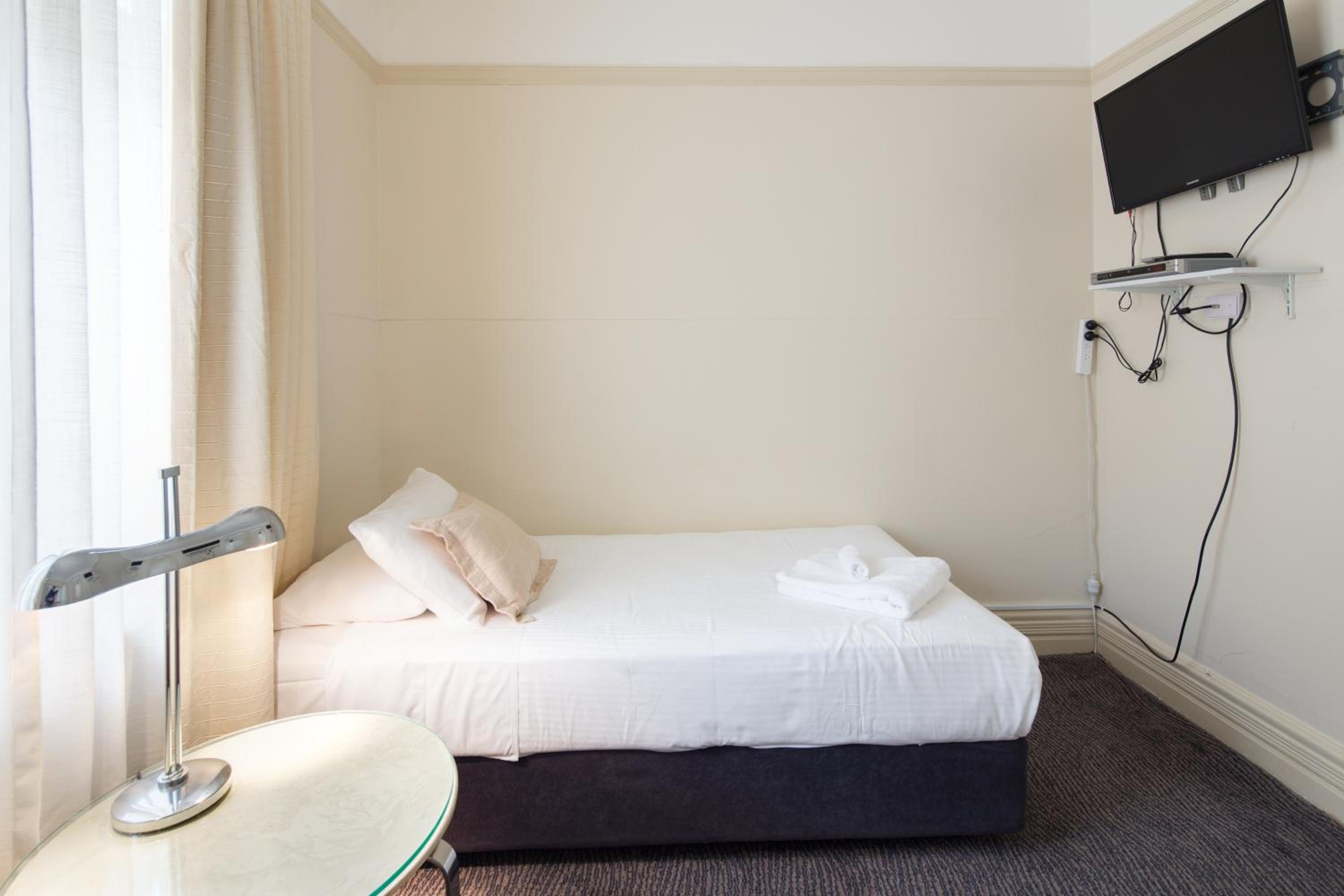 Basic Single Room with Shared Bathroom