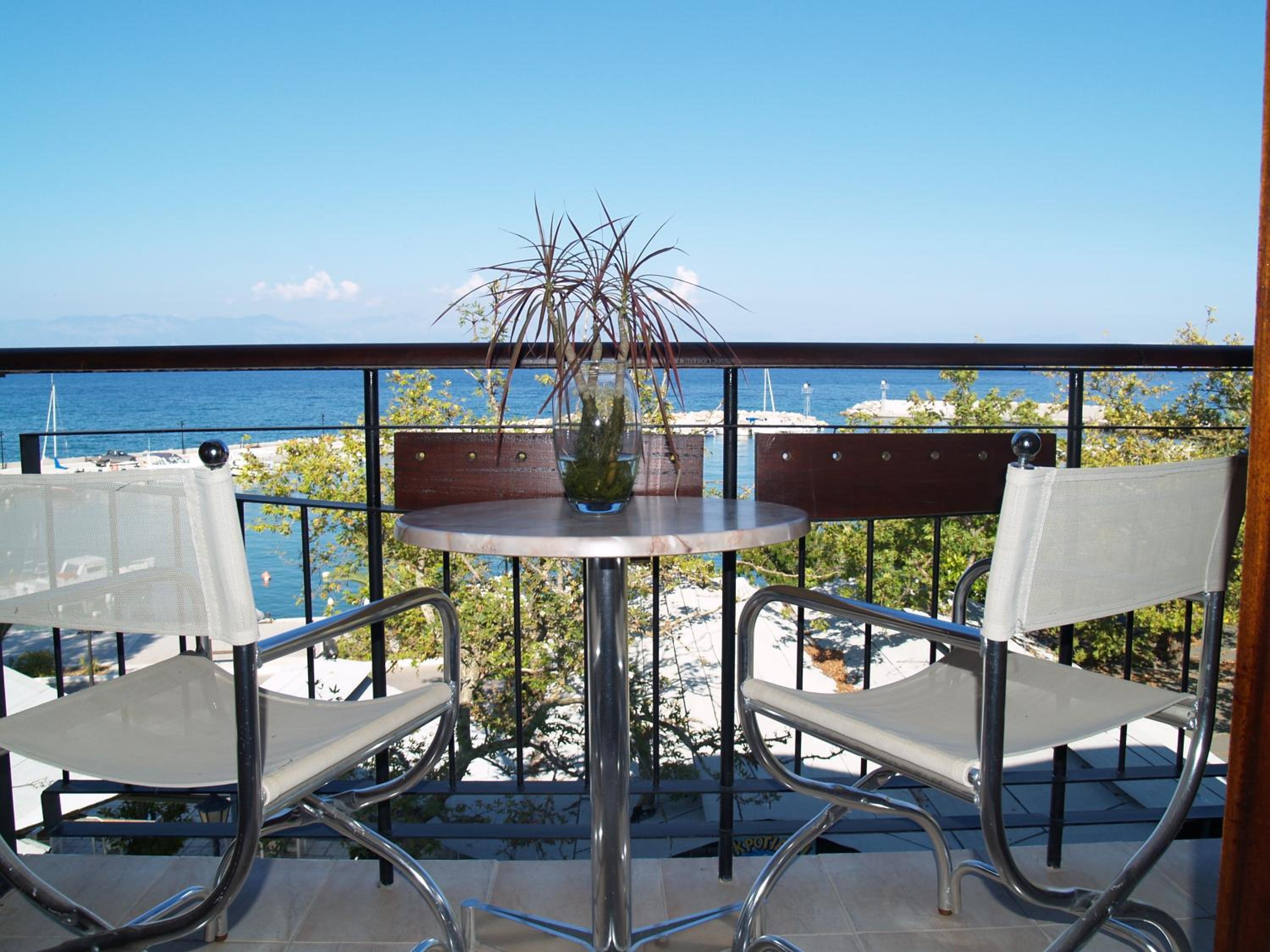 Triple Room with Sea View - Photo 10