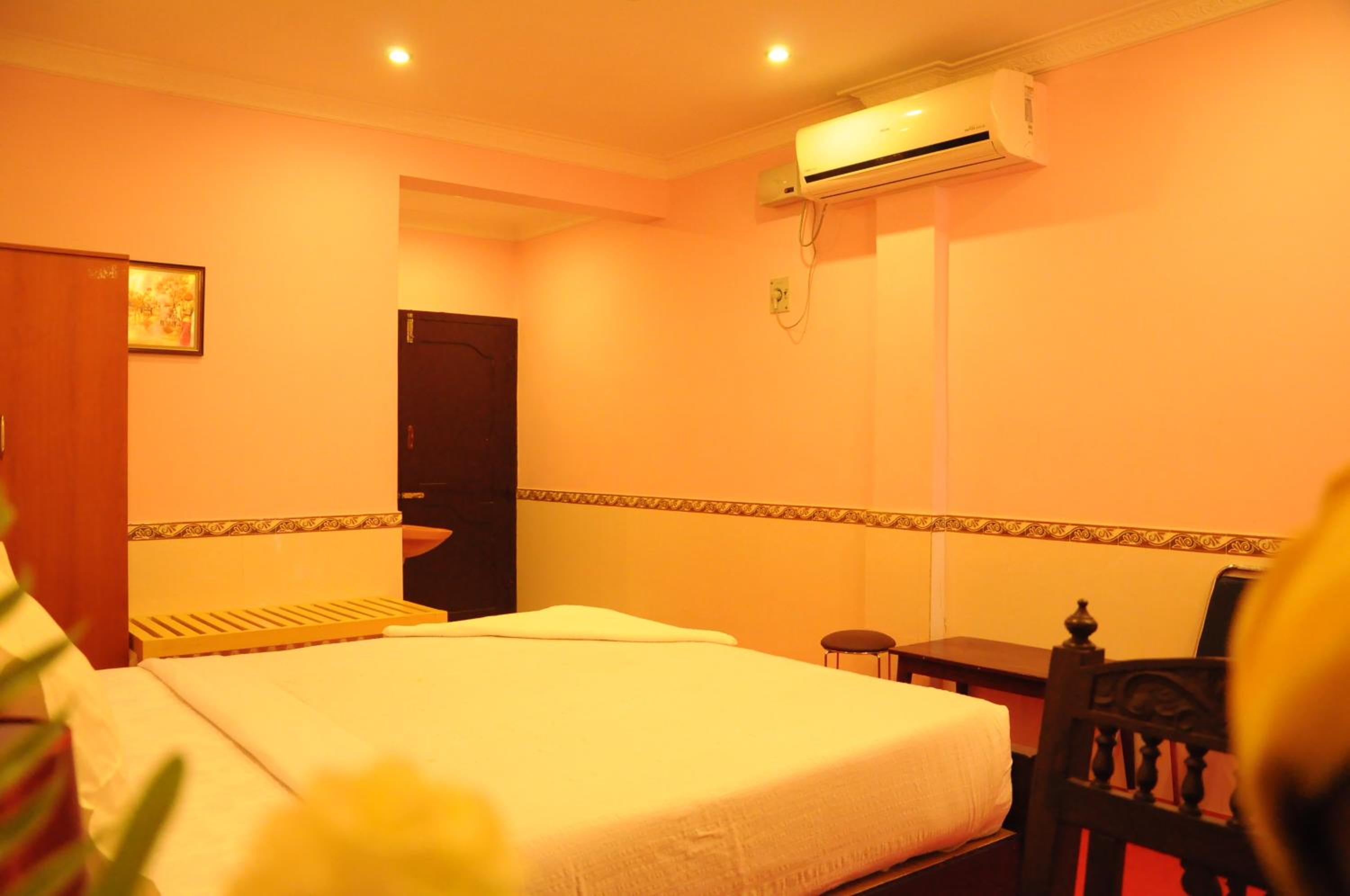 Deluxe Double Room - Photo 13