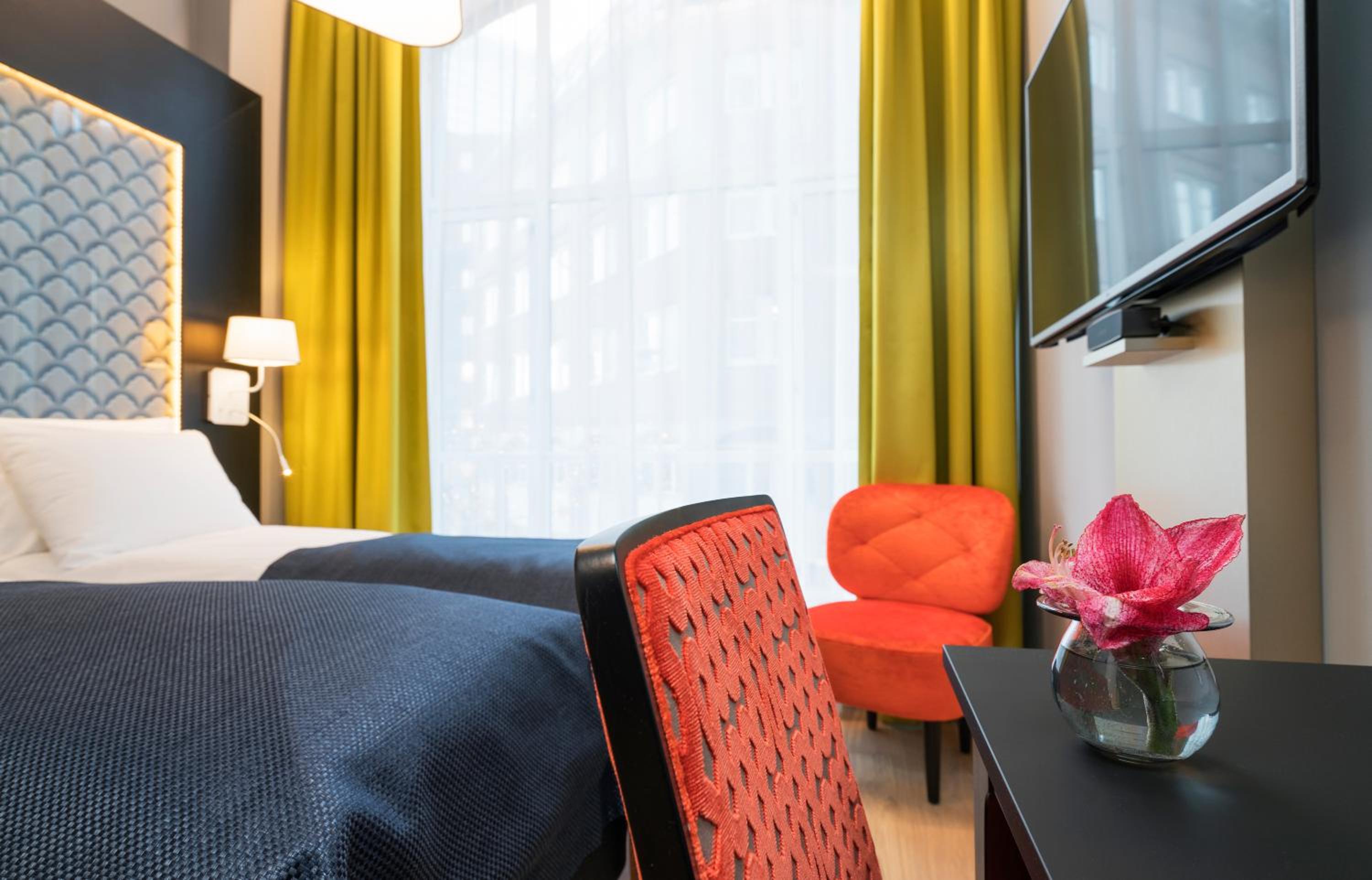 Standard Twin Room - Photo 4