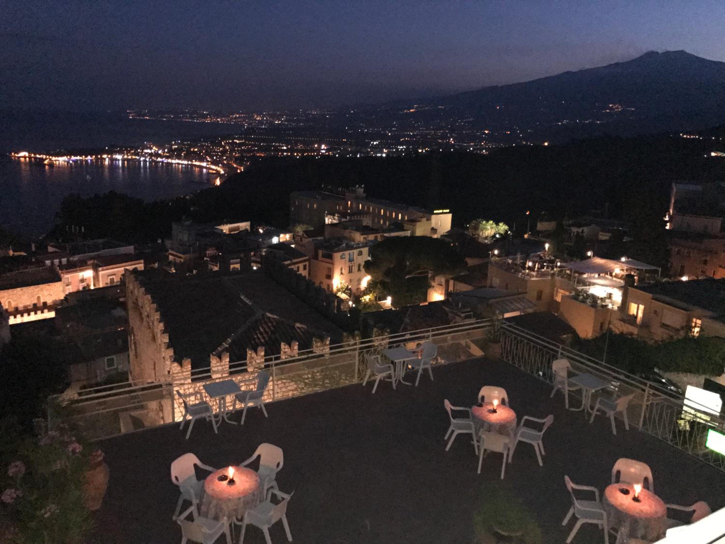 Double or Twin Room with Balcony and Sea View photo 3