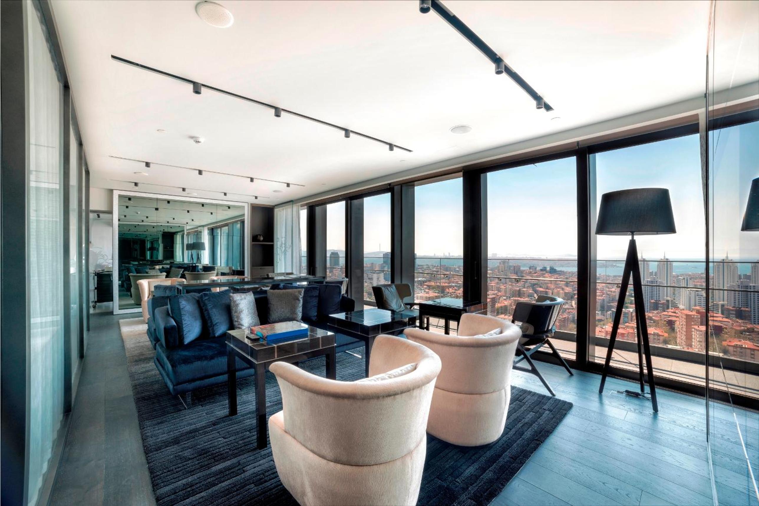 Fairmont Gold Room and Lounge Access