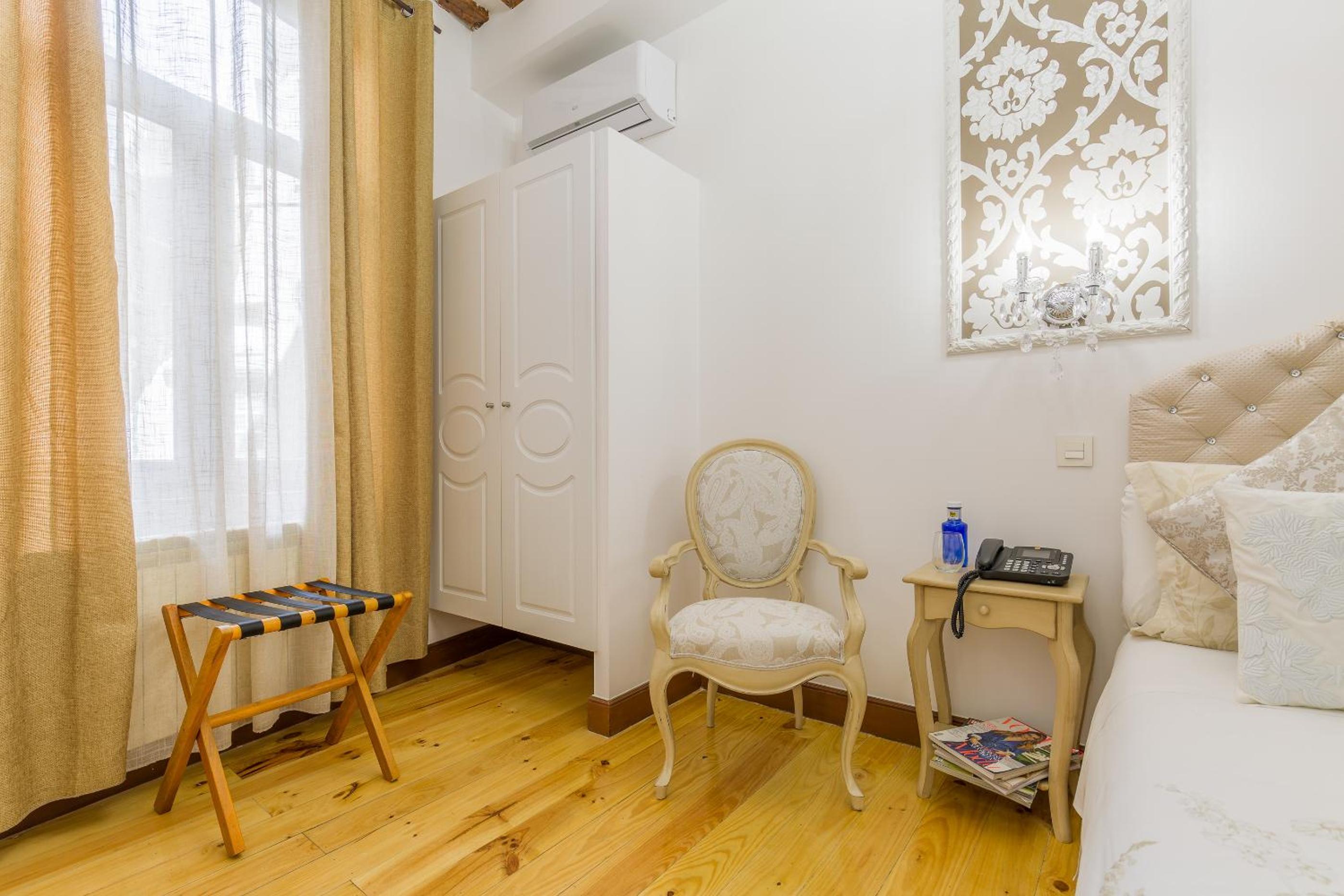 Standard Double Room photo 2