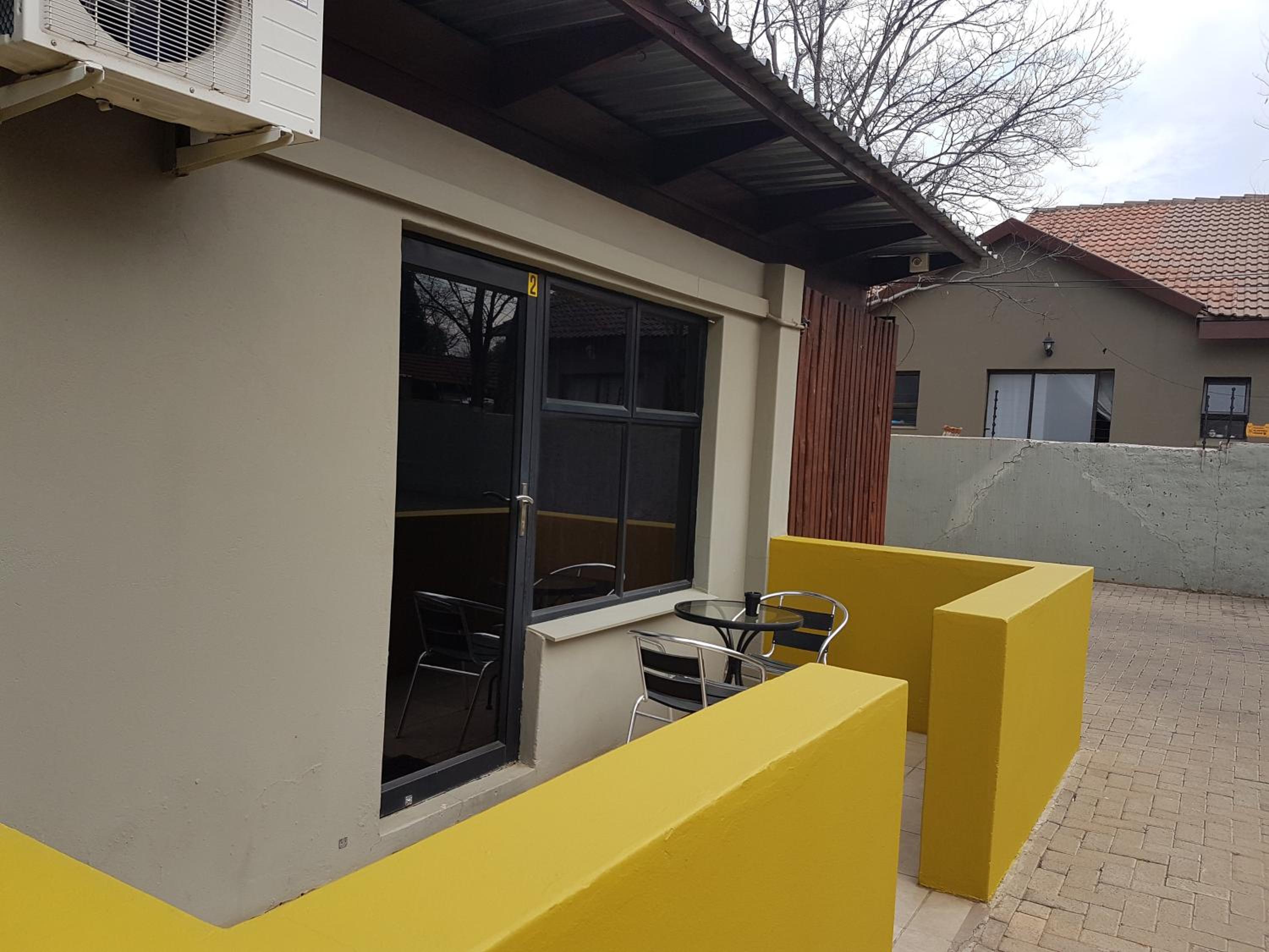 Double Room with Patio - Photo 2