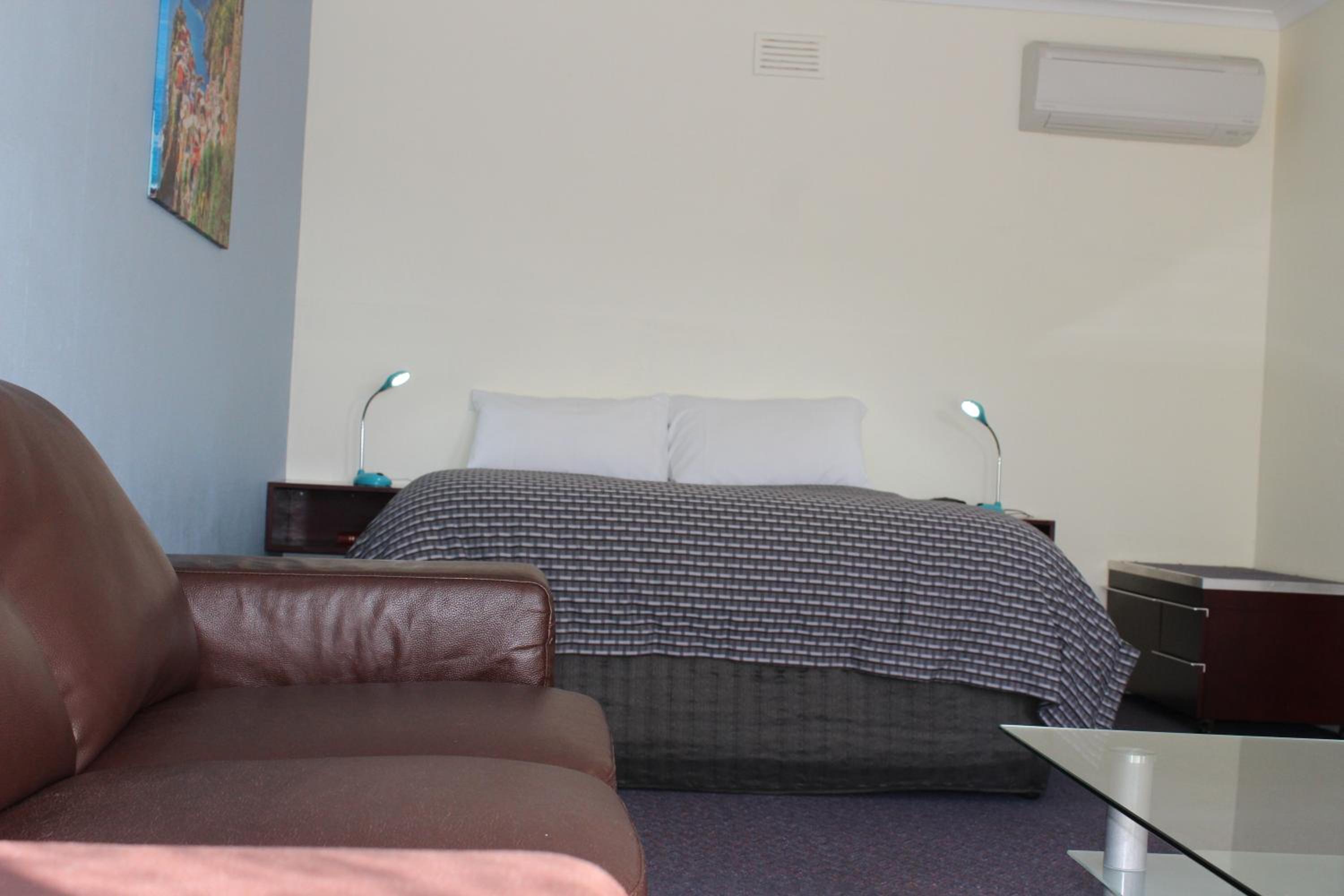Standard Queen Room photo 2