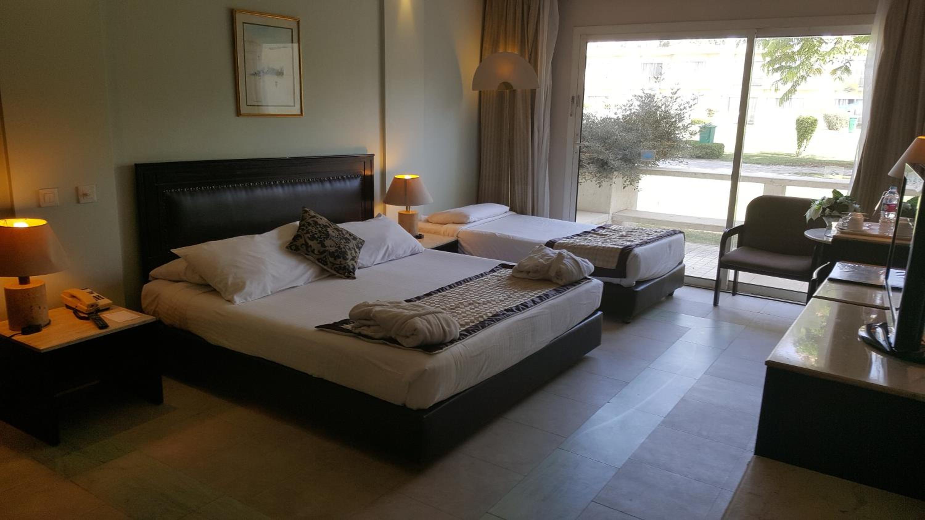 Triple Room thumbnail 5