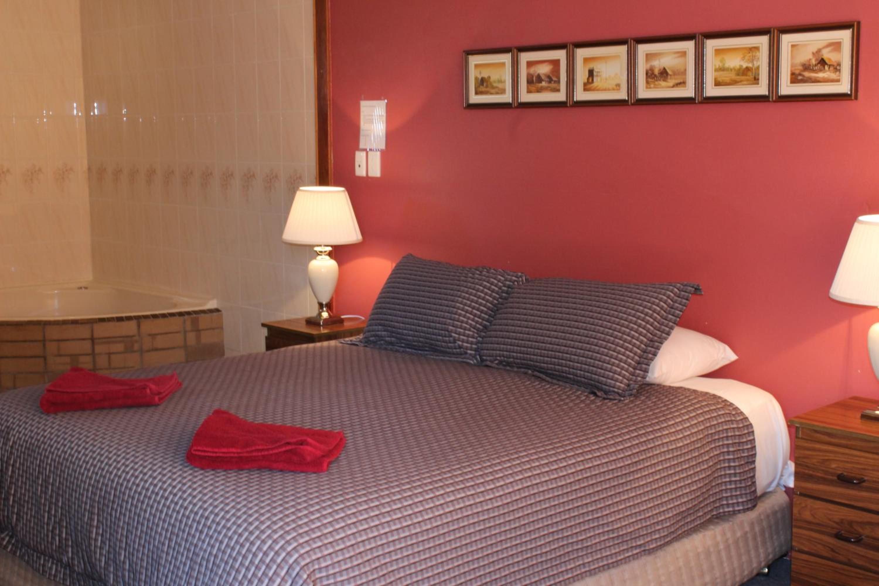 Queen Room with Spa Bath photo 1