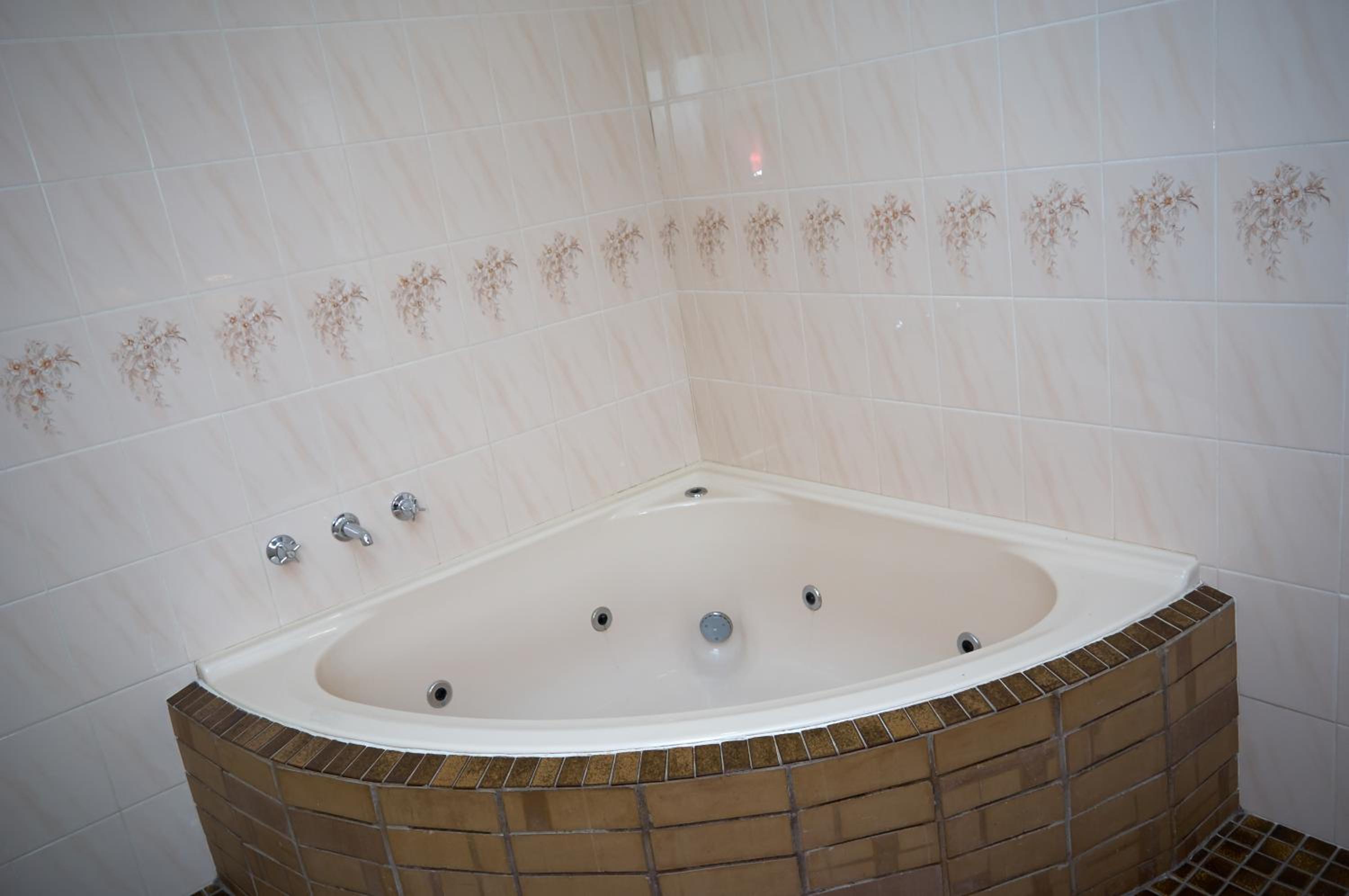 Queen Room with Spa Bath photo 2
