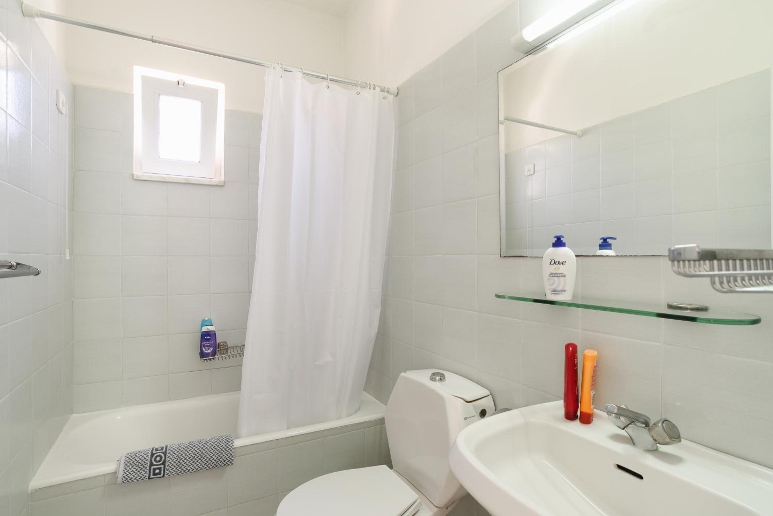 Two-Bedroom Apartment (6 Adults)