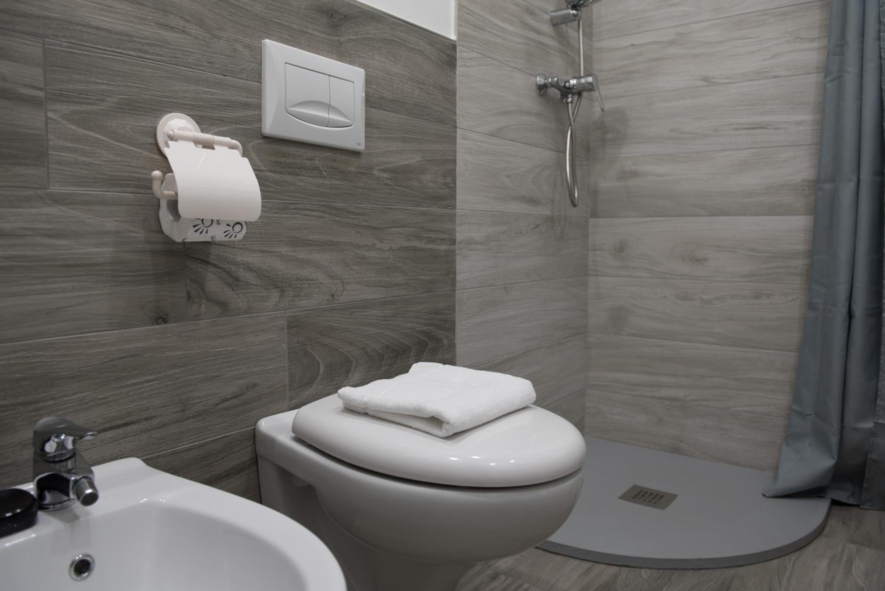 Double or Twin Room - Photo 12
