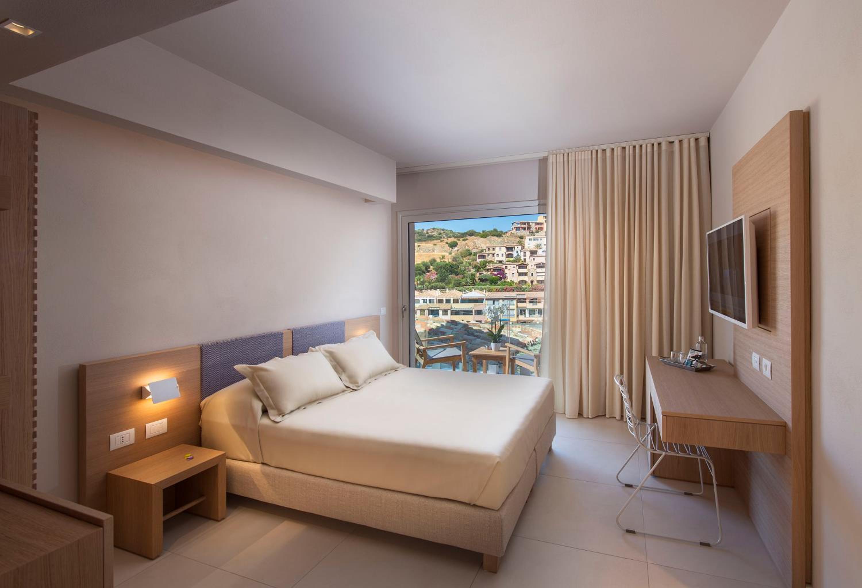 Double or Twin Room with Partial Sea View - Photo 3