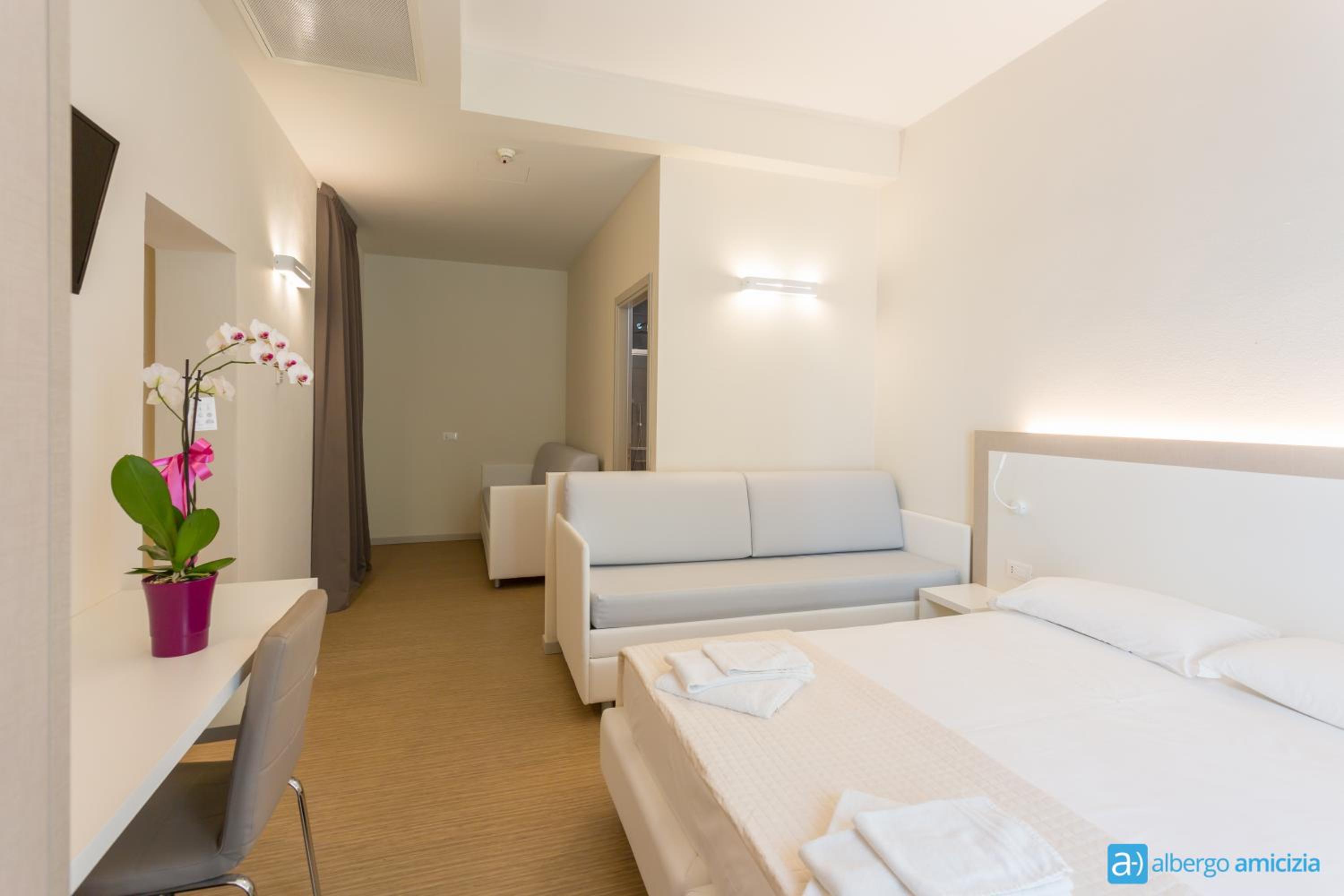 Junior Suite with Balcony - Photo 2