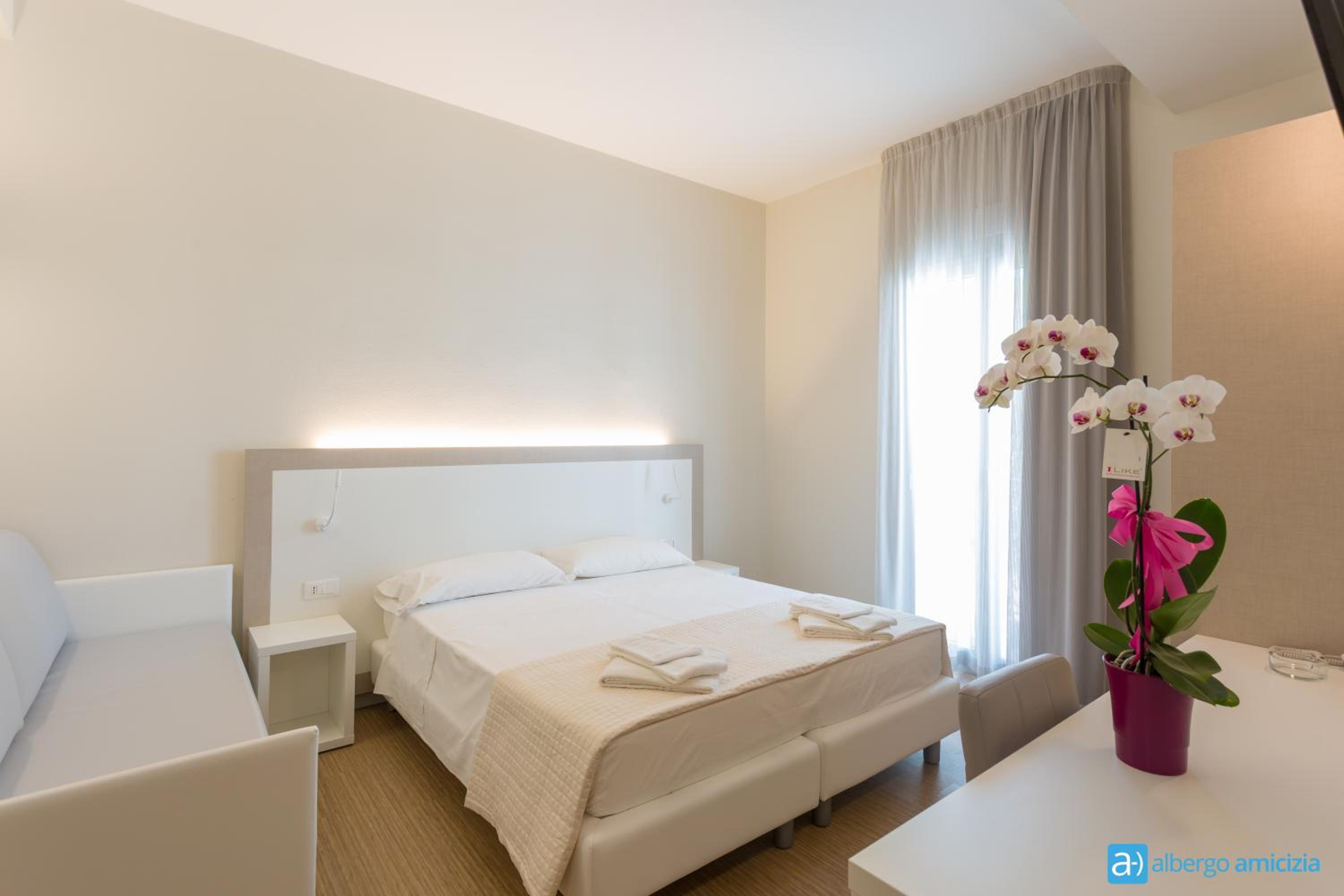 Junior Suite with Balcony - Photo 5