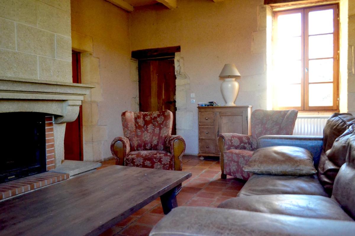 Five-Bedroom House photo 3