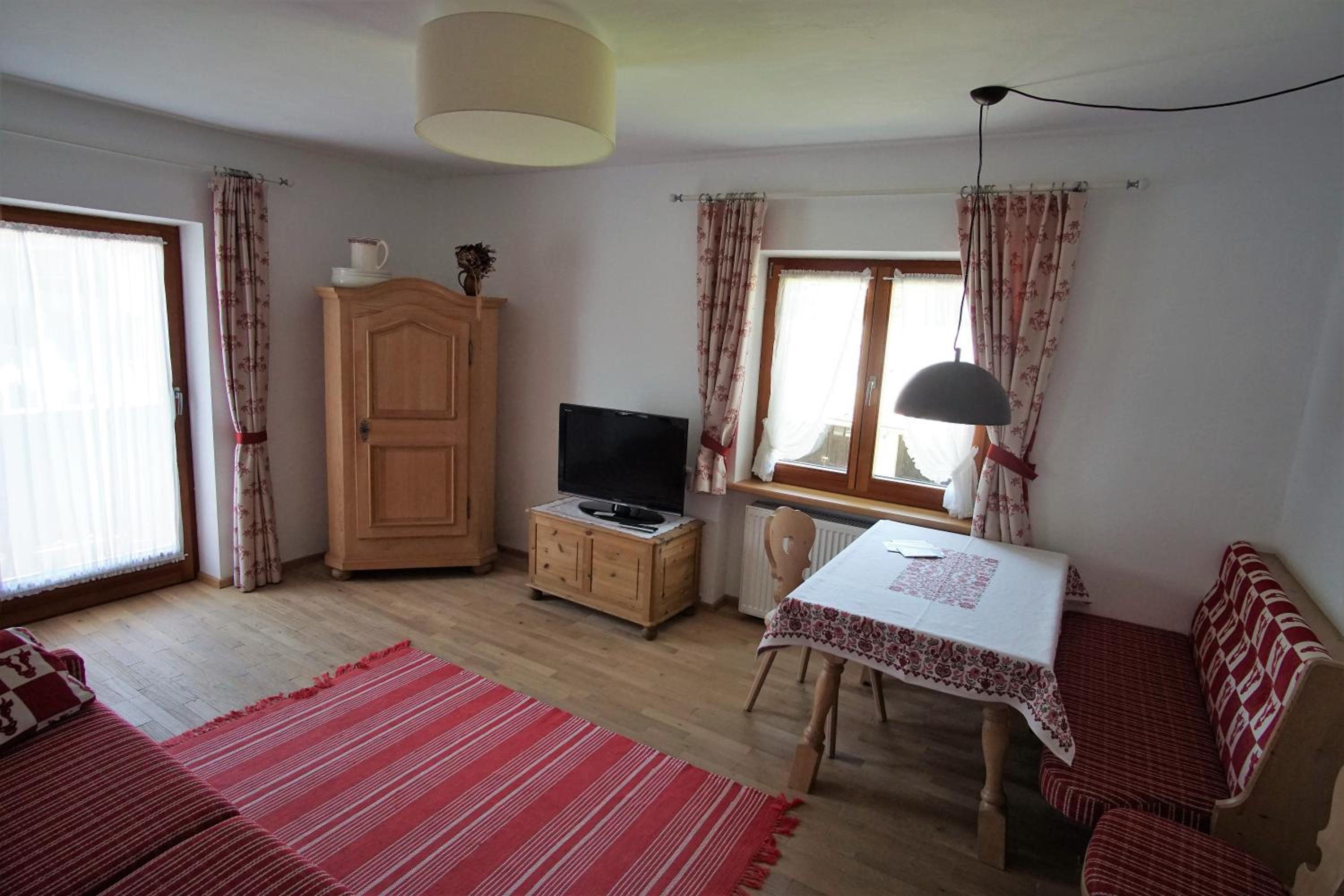 One-Bedroom Apartment with Balcony - Photo 11