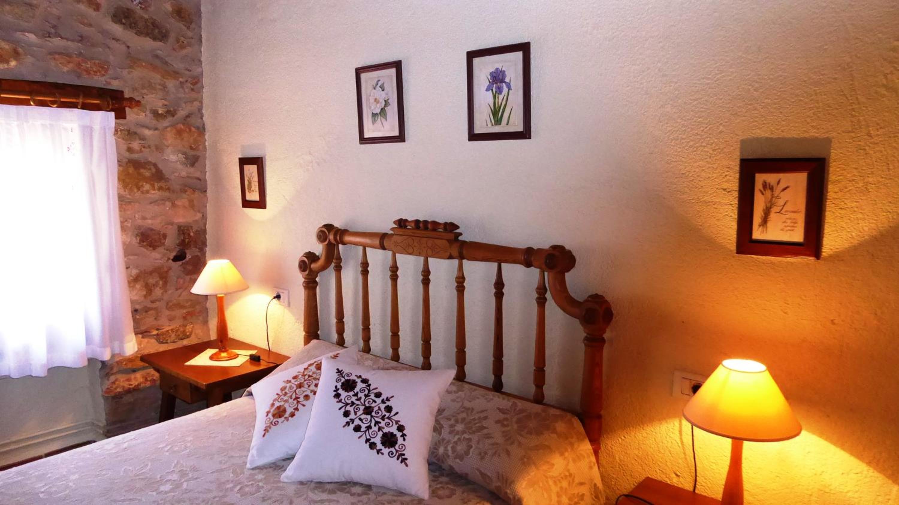 Six-Bedroom Cottage photo 2