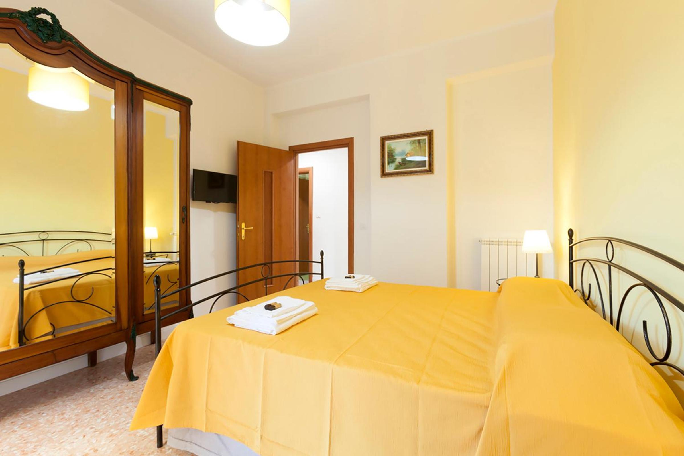 Double Room with Private External Bathroom photo 3