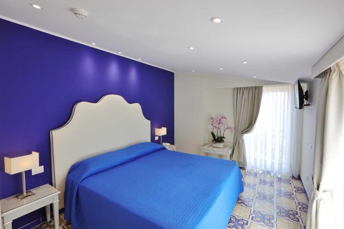 Deluxe Double Room with Sea View - Photo 1