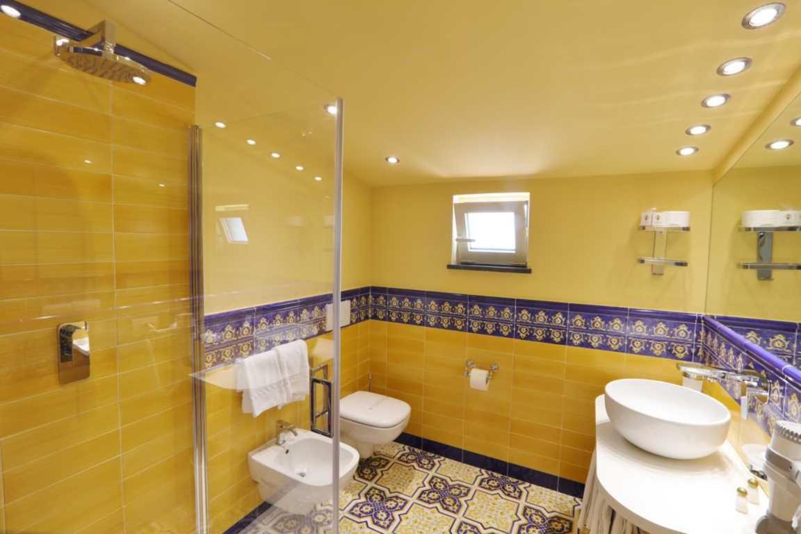 Deluxe Double Room with Sea View - Photo 5
