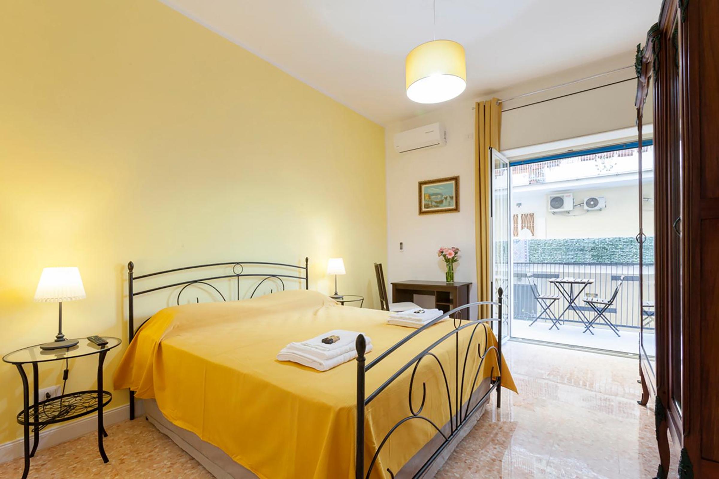 Double Room with Private External Bathroom photo 1