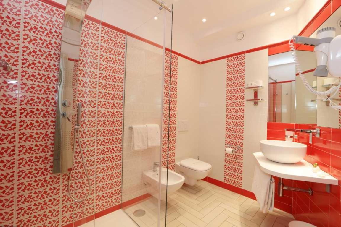 Deluxe Double Room with Sea View - Photo 4