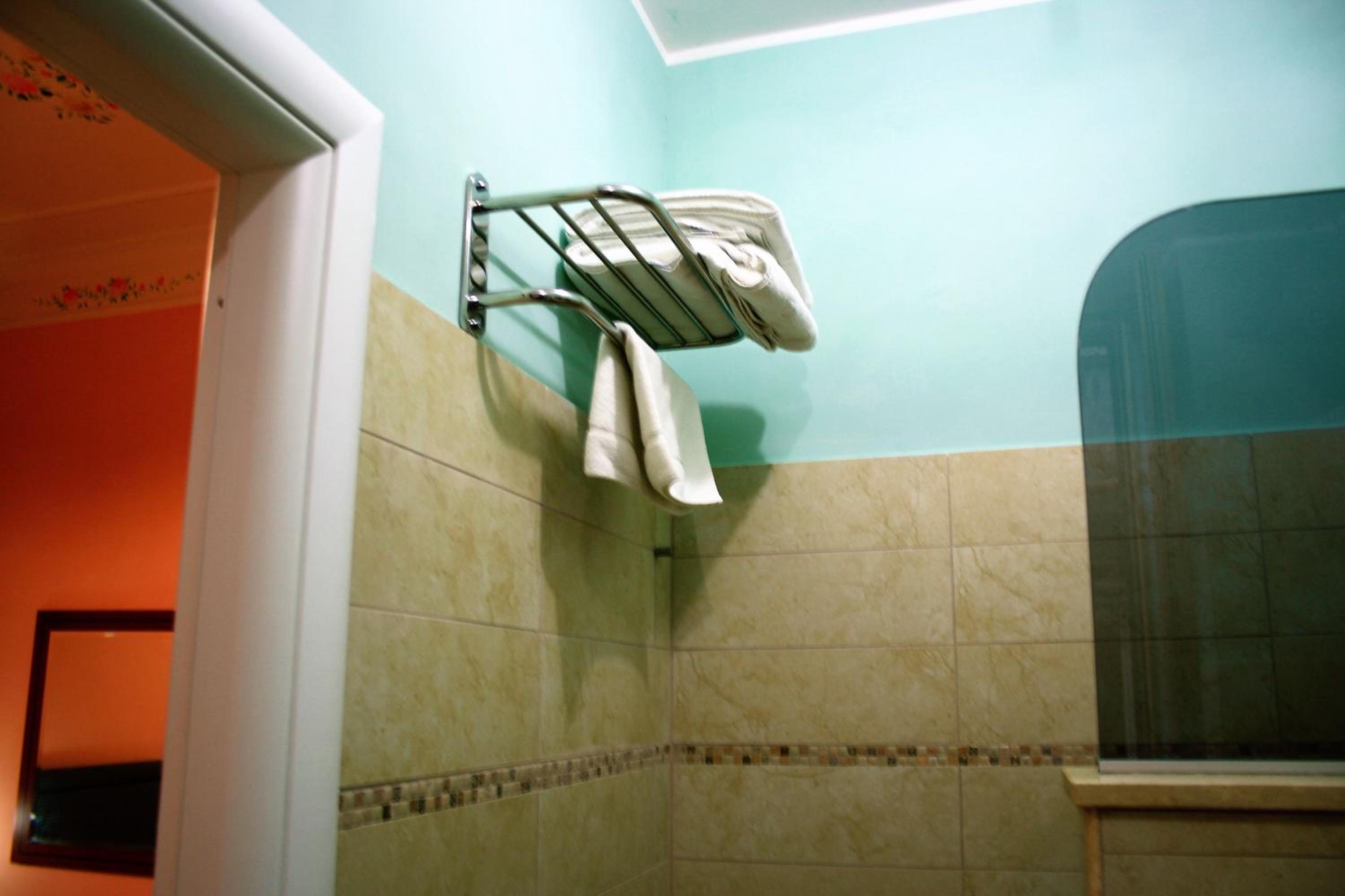Deluxe Quadruple Room (Via Teobaldi, 2) - Photo 18