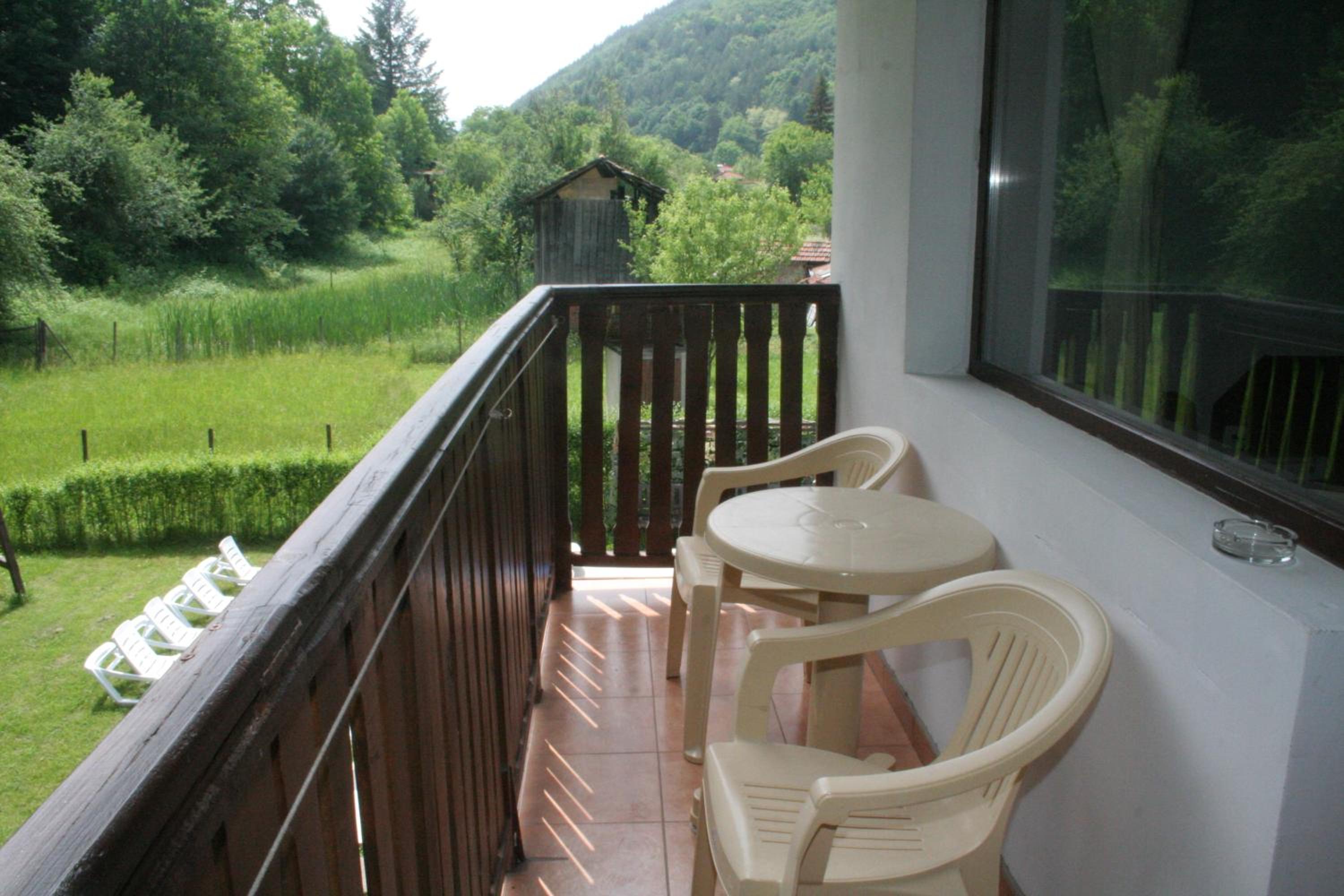 Double or Twin Room with Mountain View - Photo 11