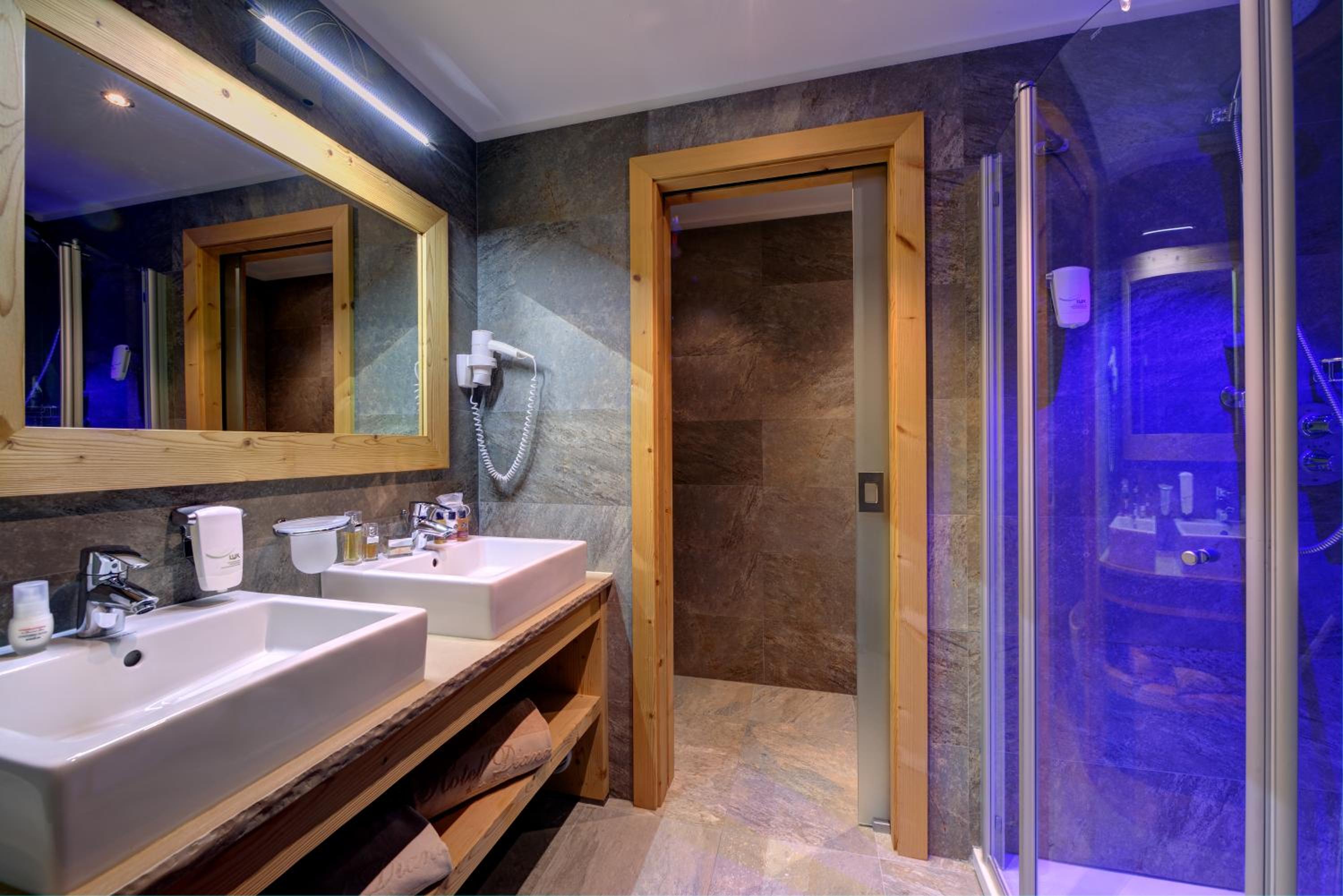 Junior Suite with Balcony photo 3