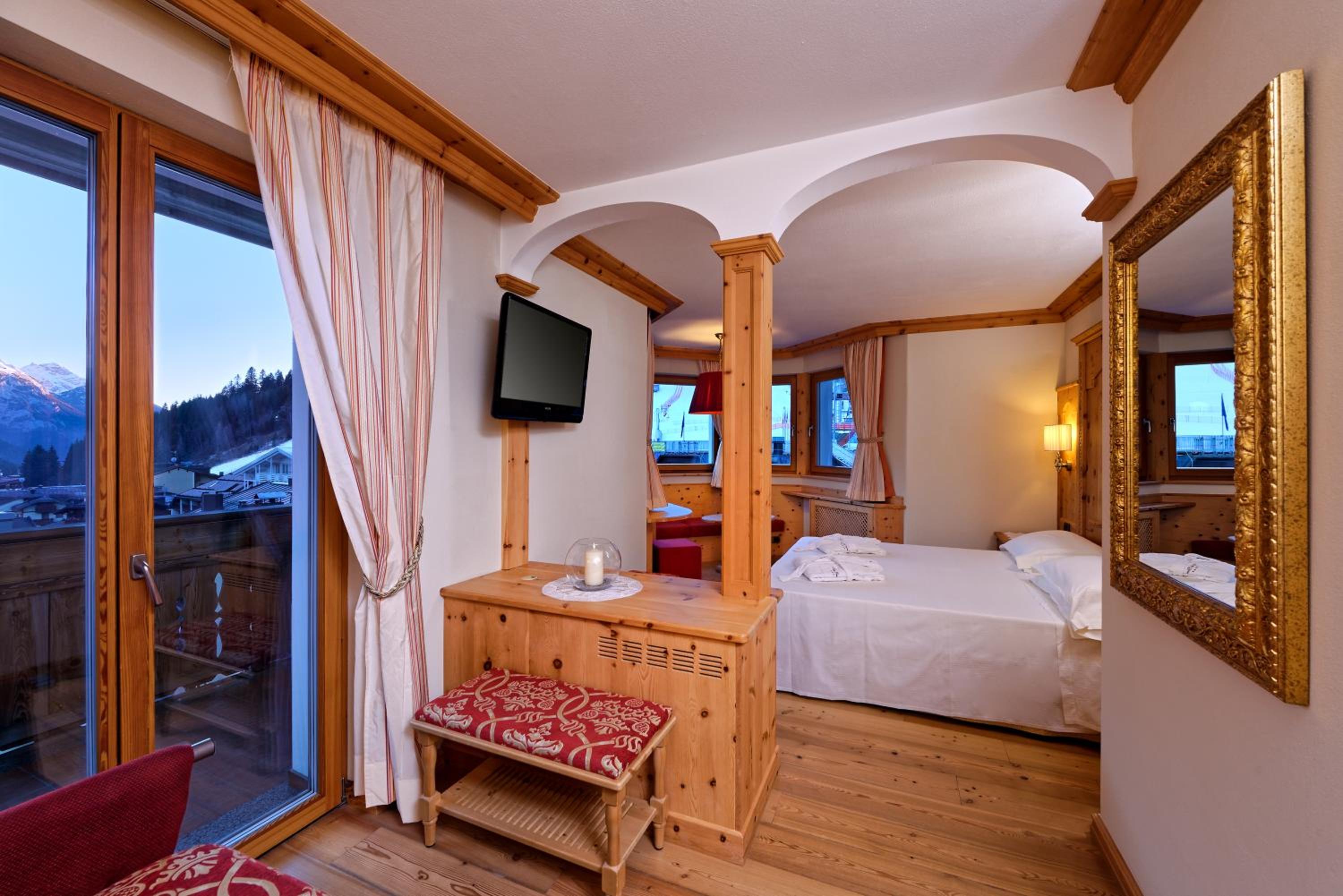Junior Suite with Mountain View photo 3