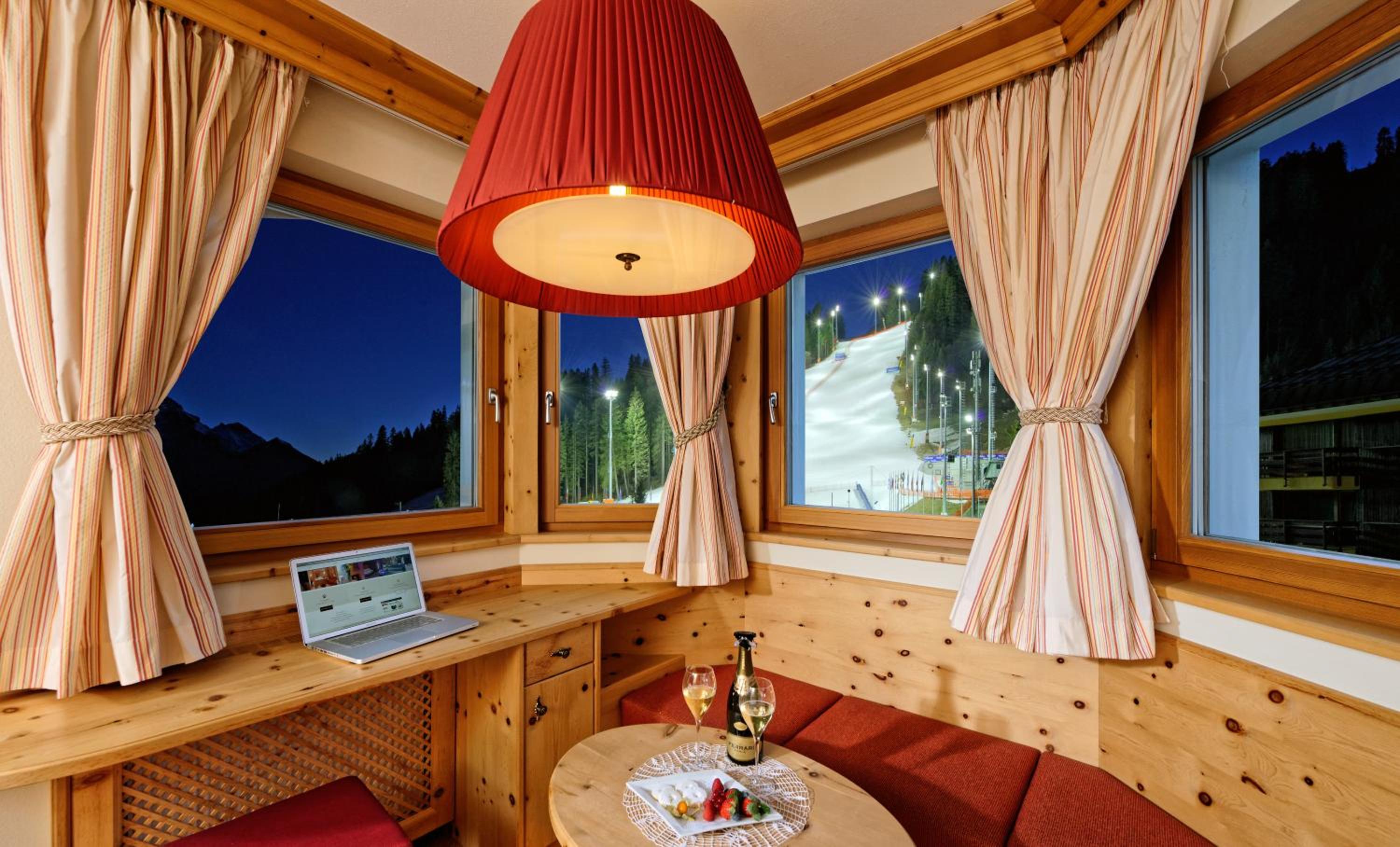 Junior Suite with Mountain View photo 2