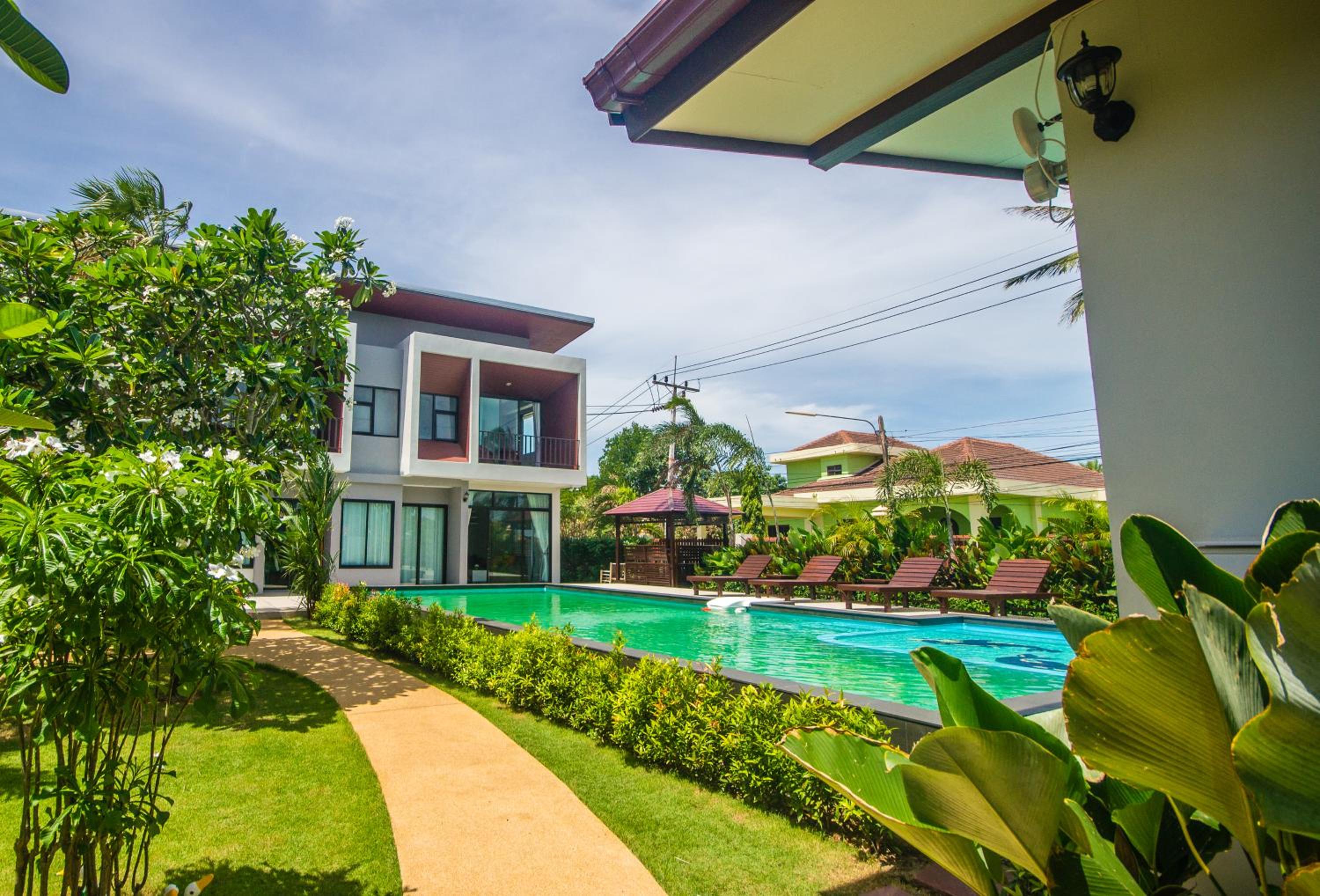 Superior Double Room with Pool View